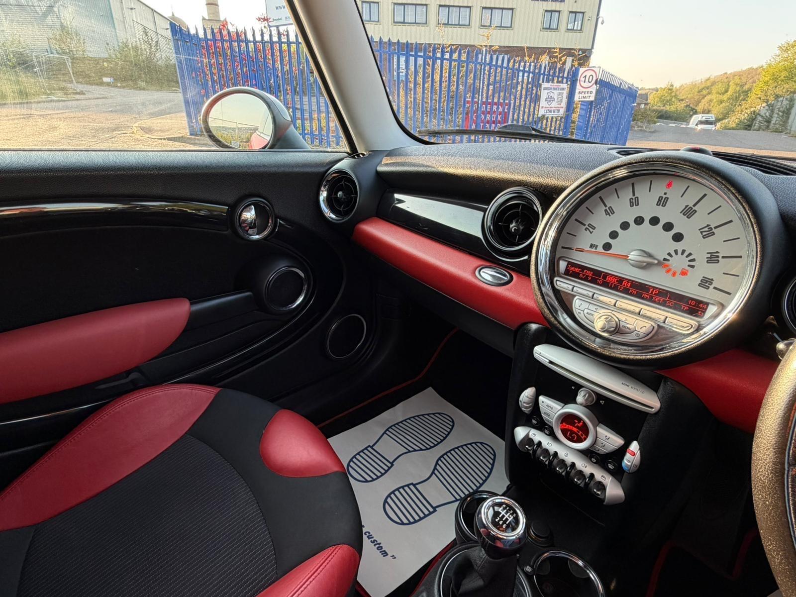 MINI Hatch - Image 19