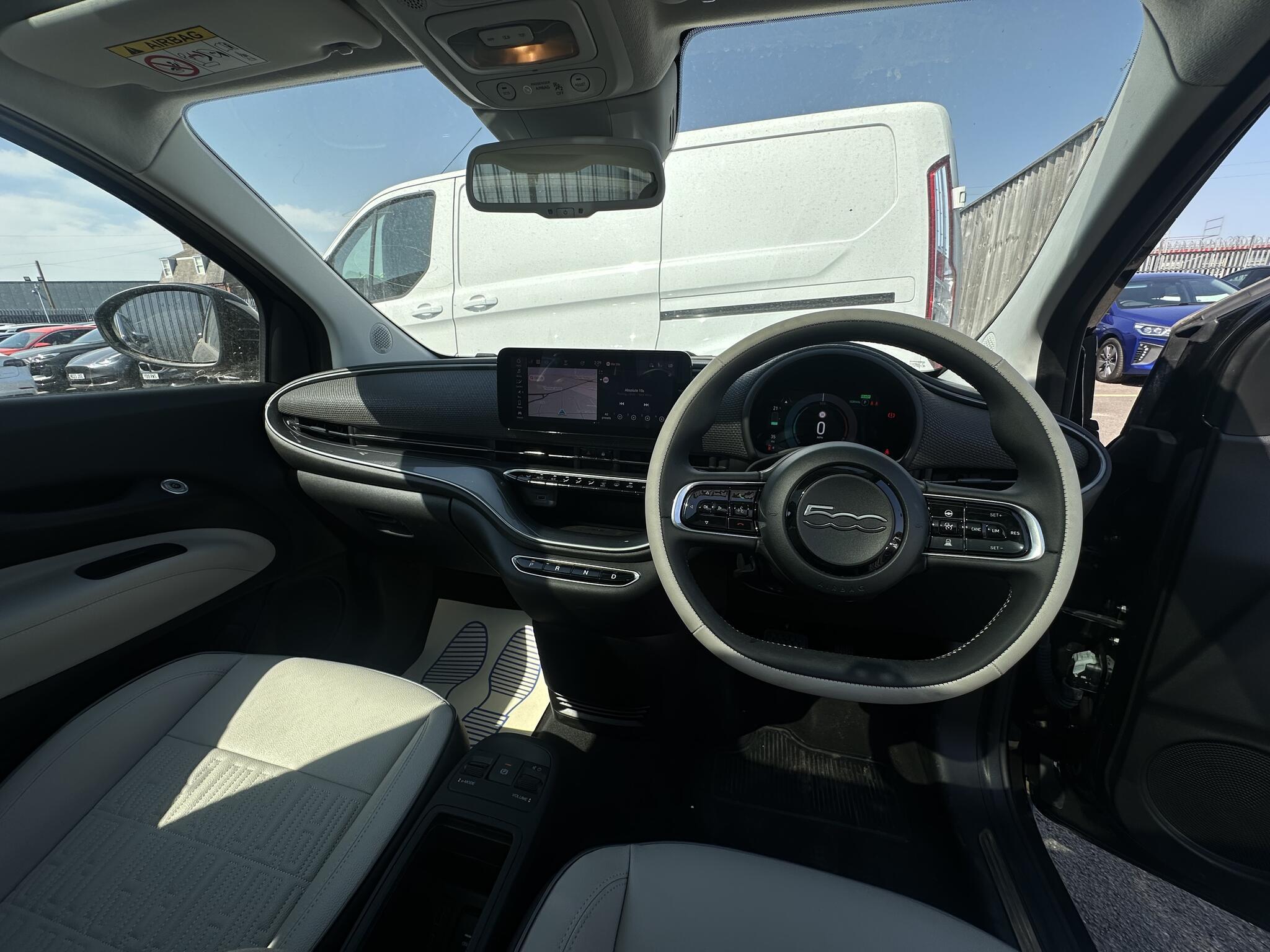 Fiat 500e - Image 11