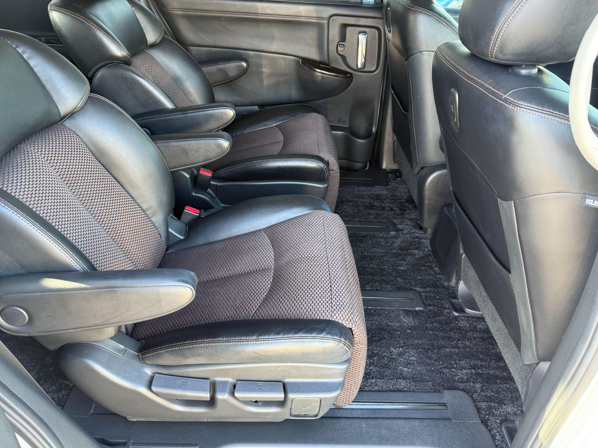 Nissan Elgrand - Image 30