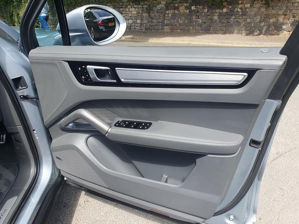Porsche Cayenne - Image 39