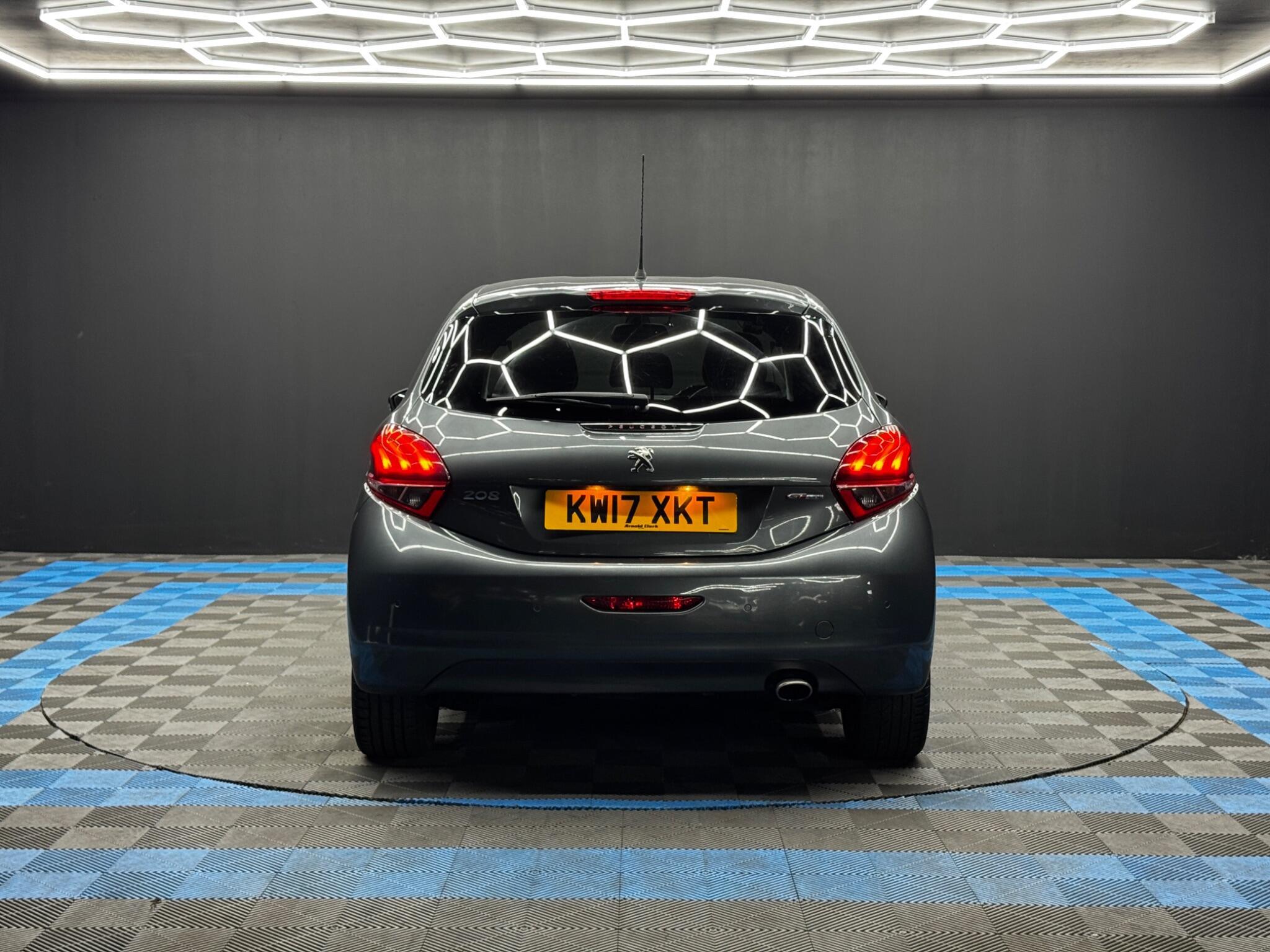 Peugeot 208 - Image 6