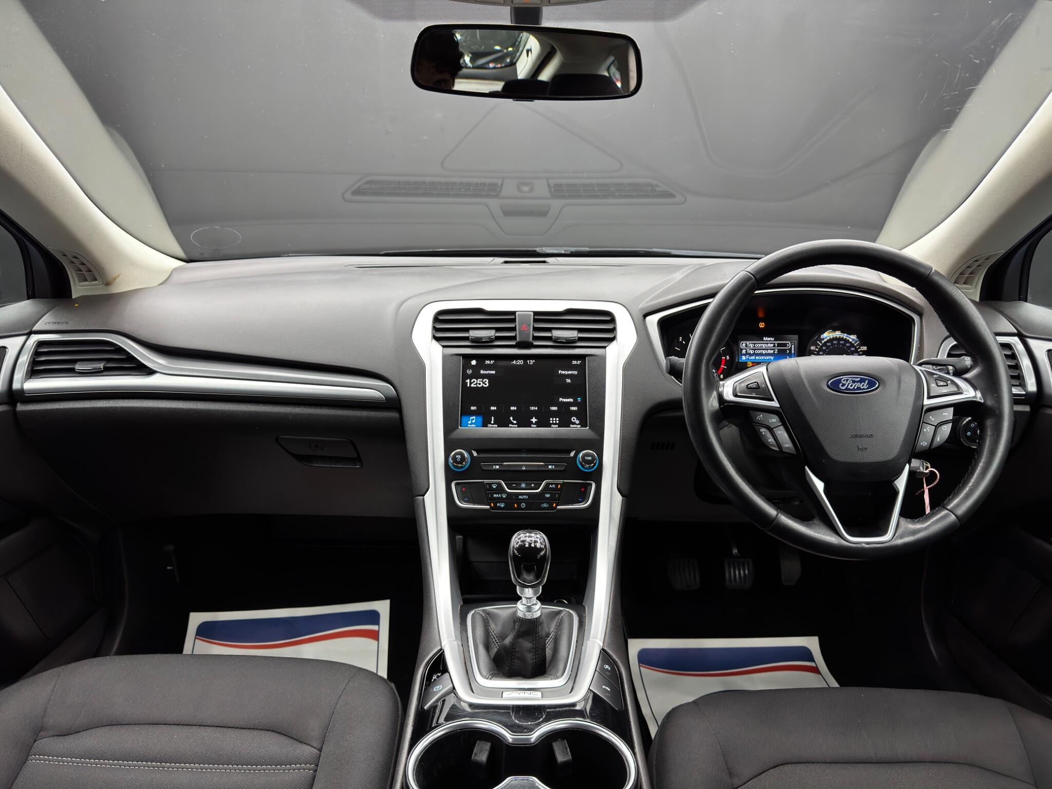 Ford Mondeo - Image 10
