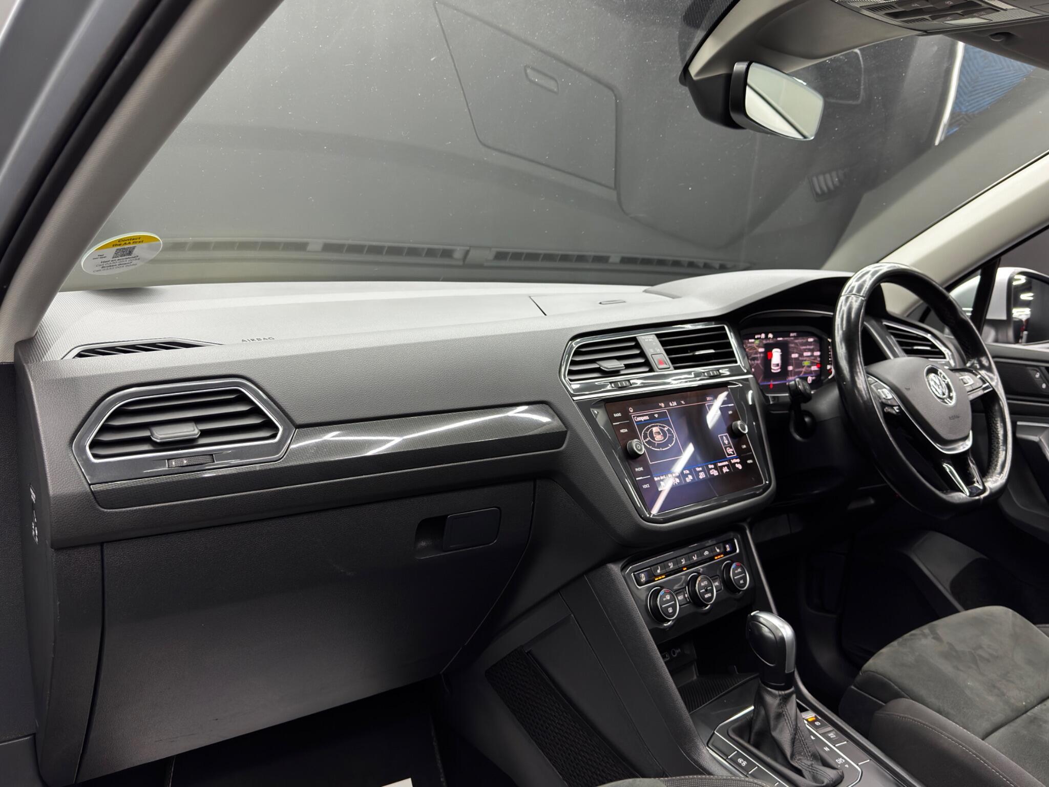 Volkswagen Tiguan - Image 11