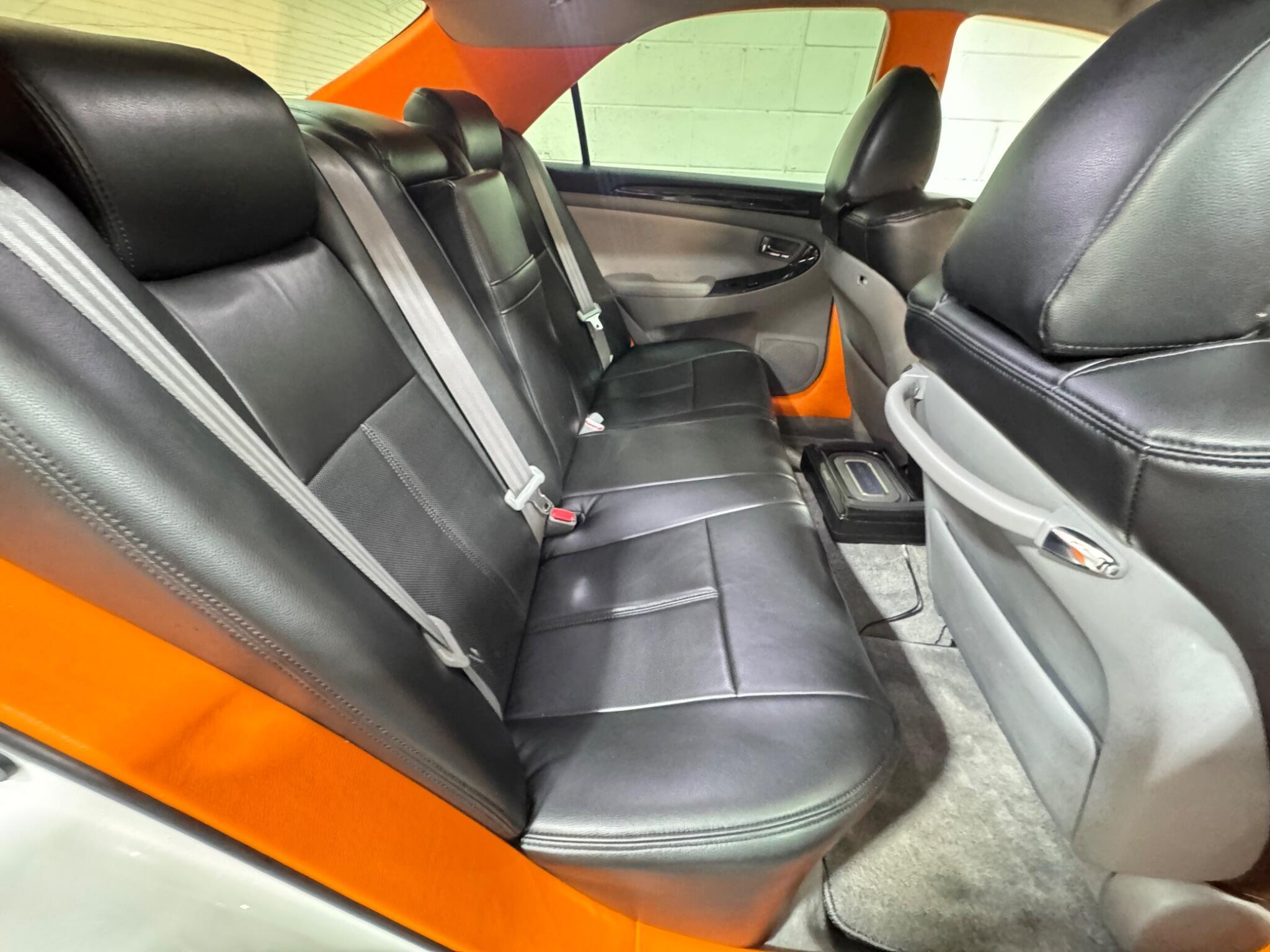 Toyota CROWN - Image 10