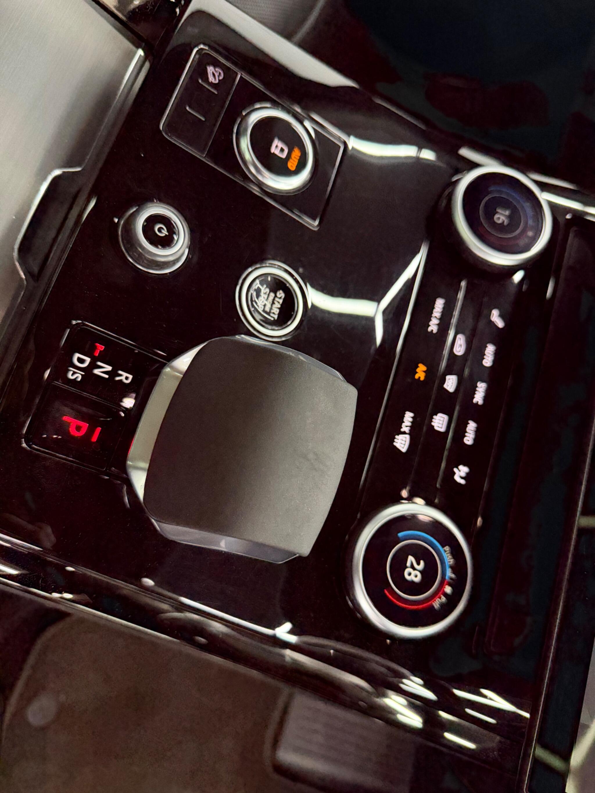 Land Rover RANGE ROVER SPORT - Image 32