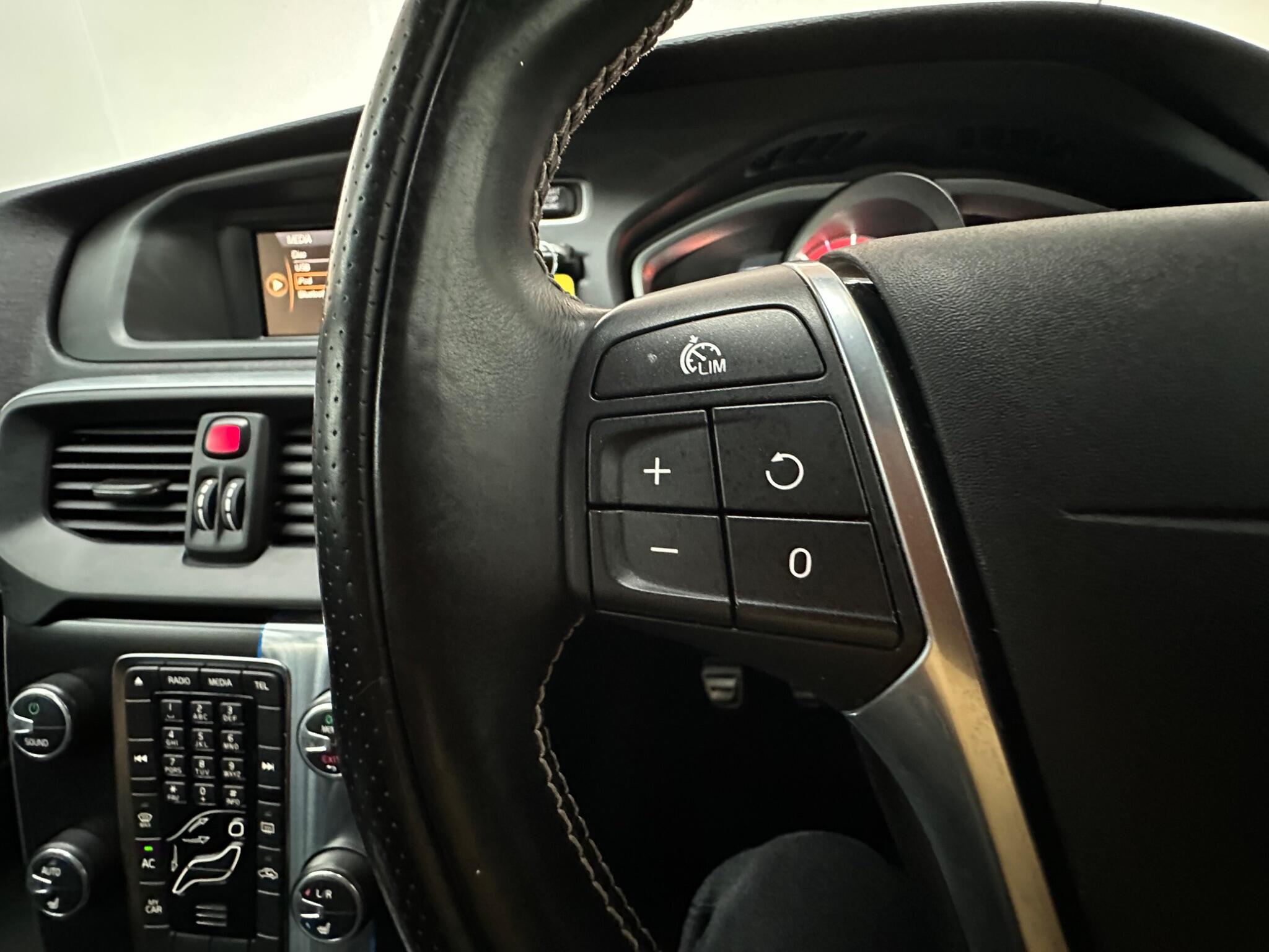 Volvo V40 - Image 17