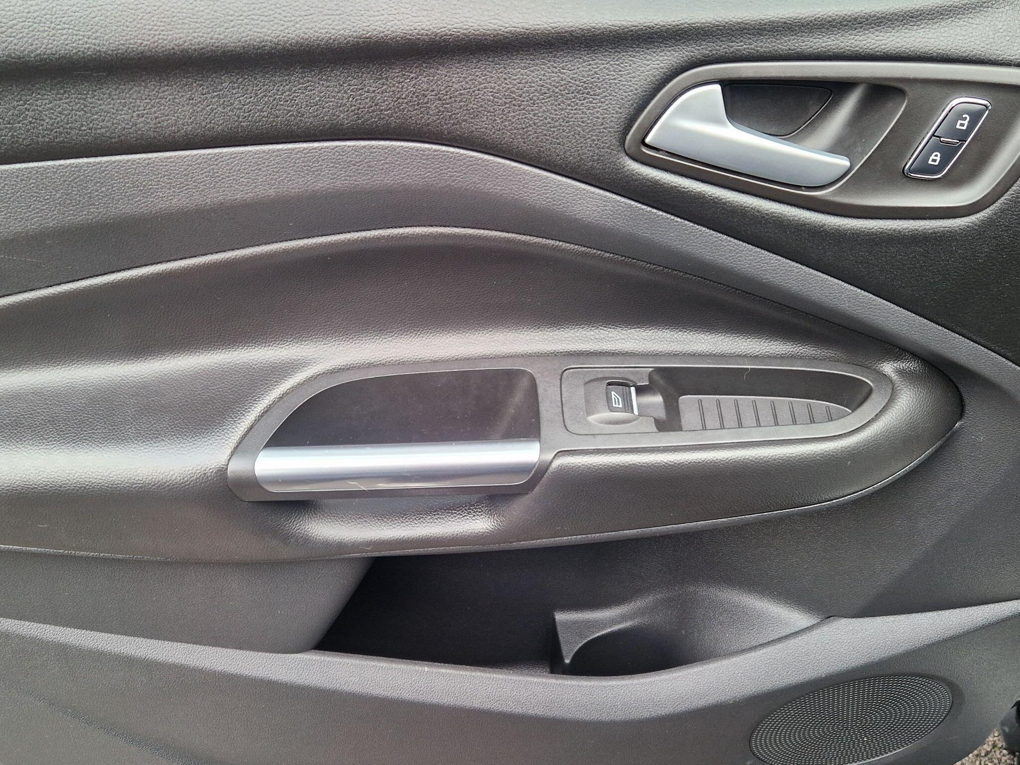 Ford Kuga - Image 33