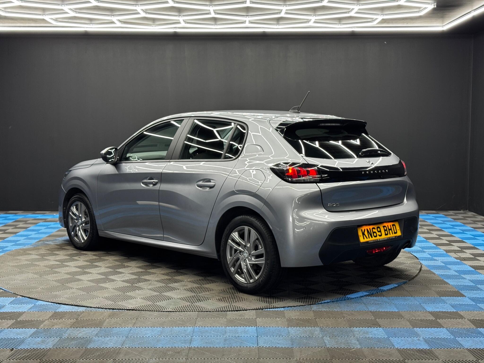 Peugeot 208 - Image 7