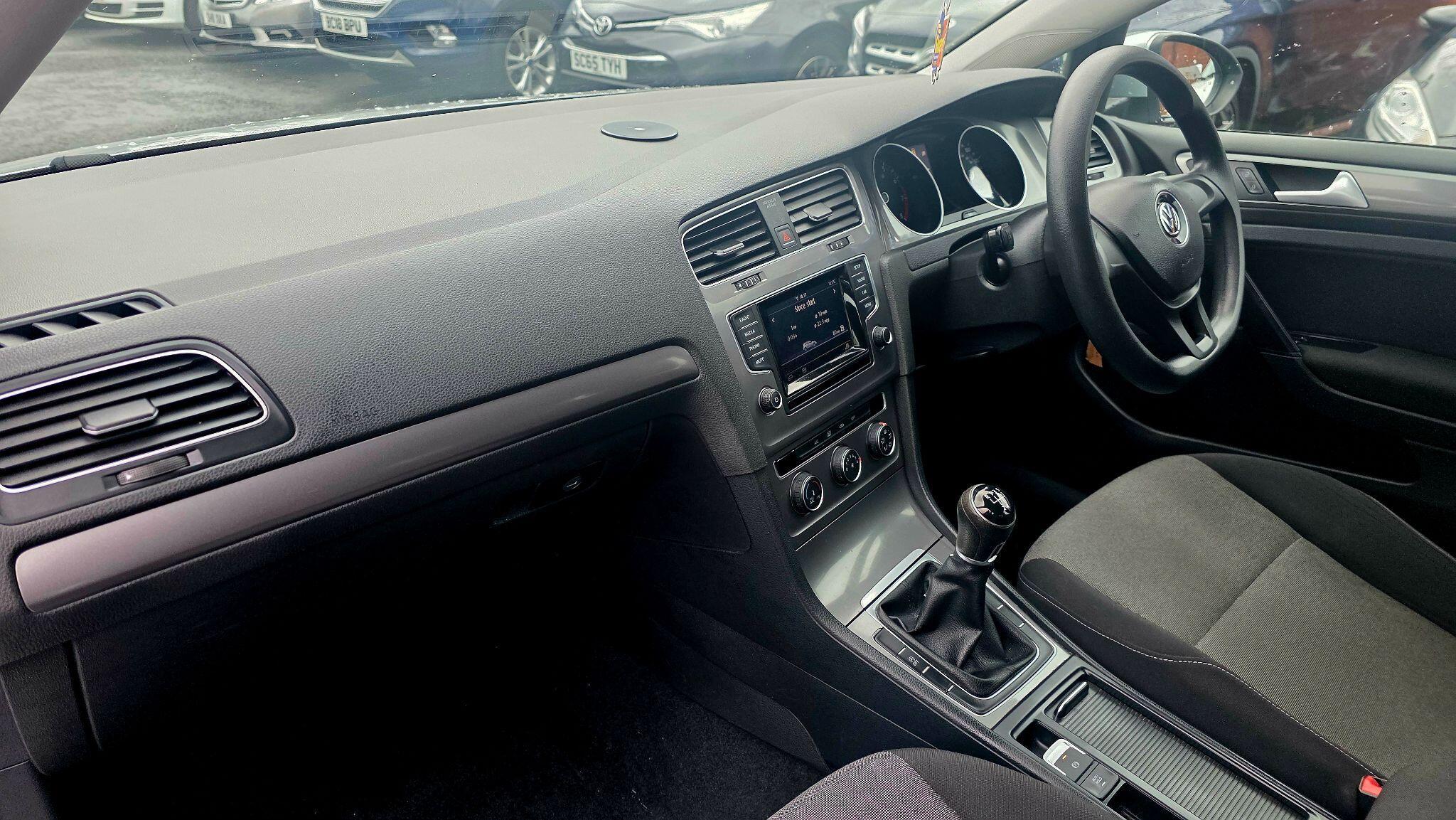 Volkswagen Golf - Image 13