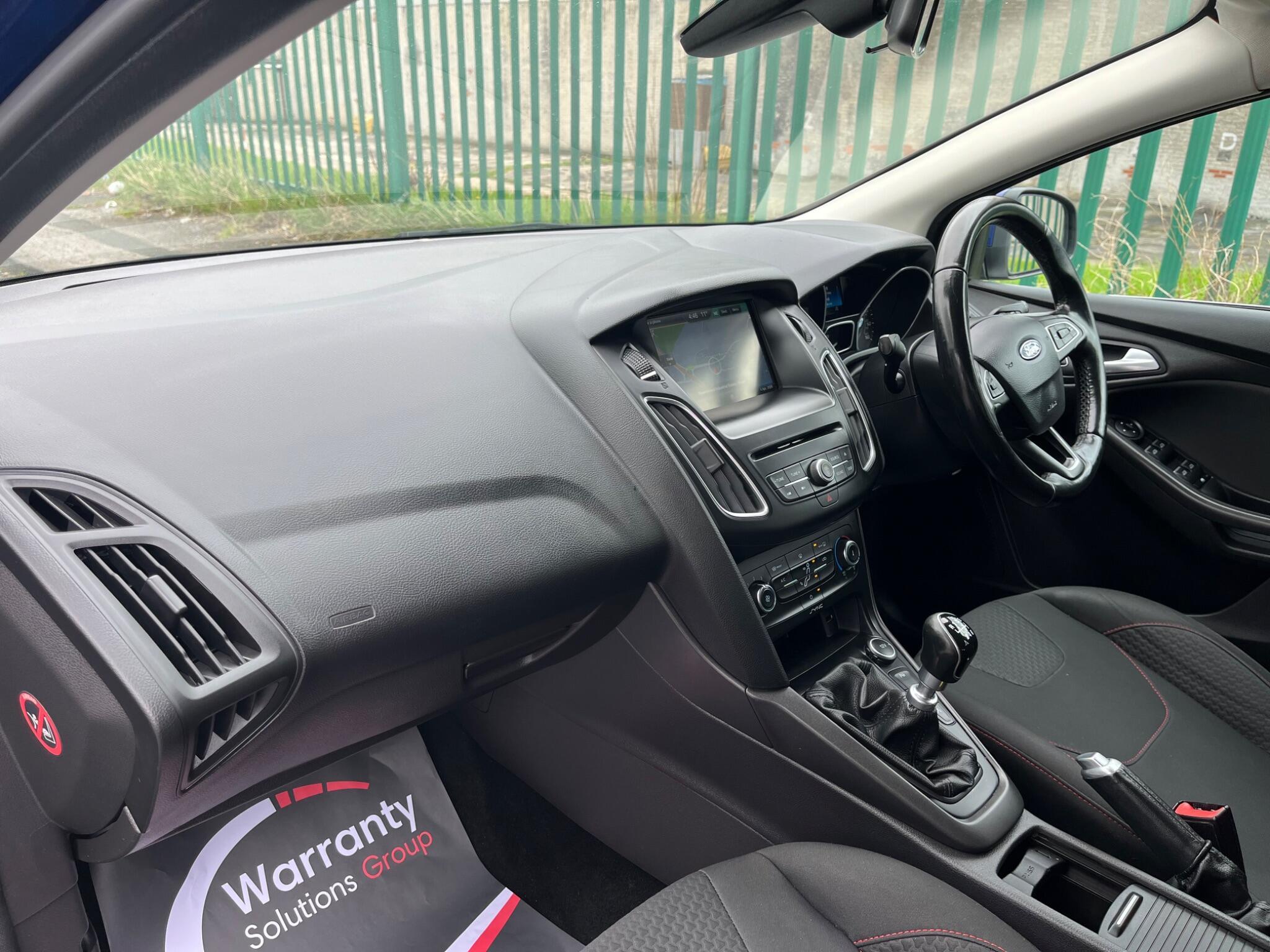 Ford Focus - Image 12