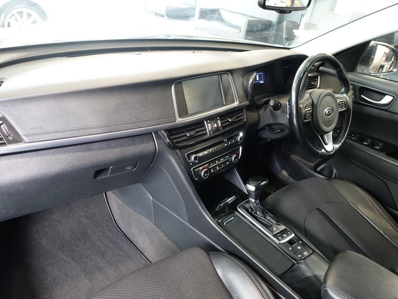 Kia Optima - Image 11