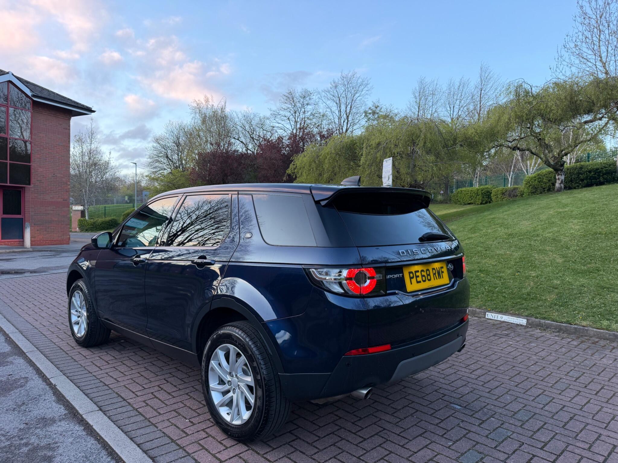 Land Rover DISCOVERY SPORT - Image 8