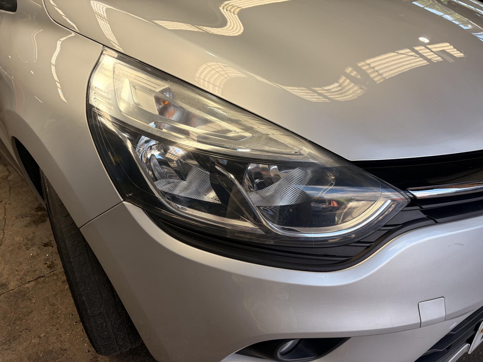 Renault Clio - Image 9