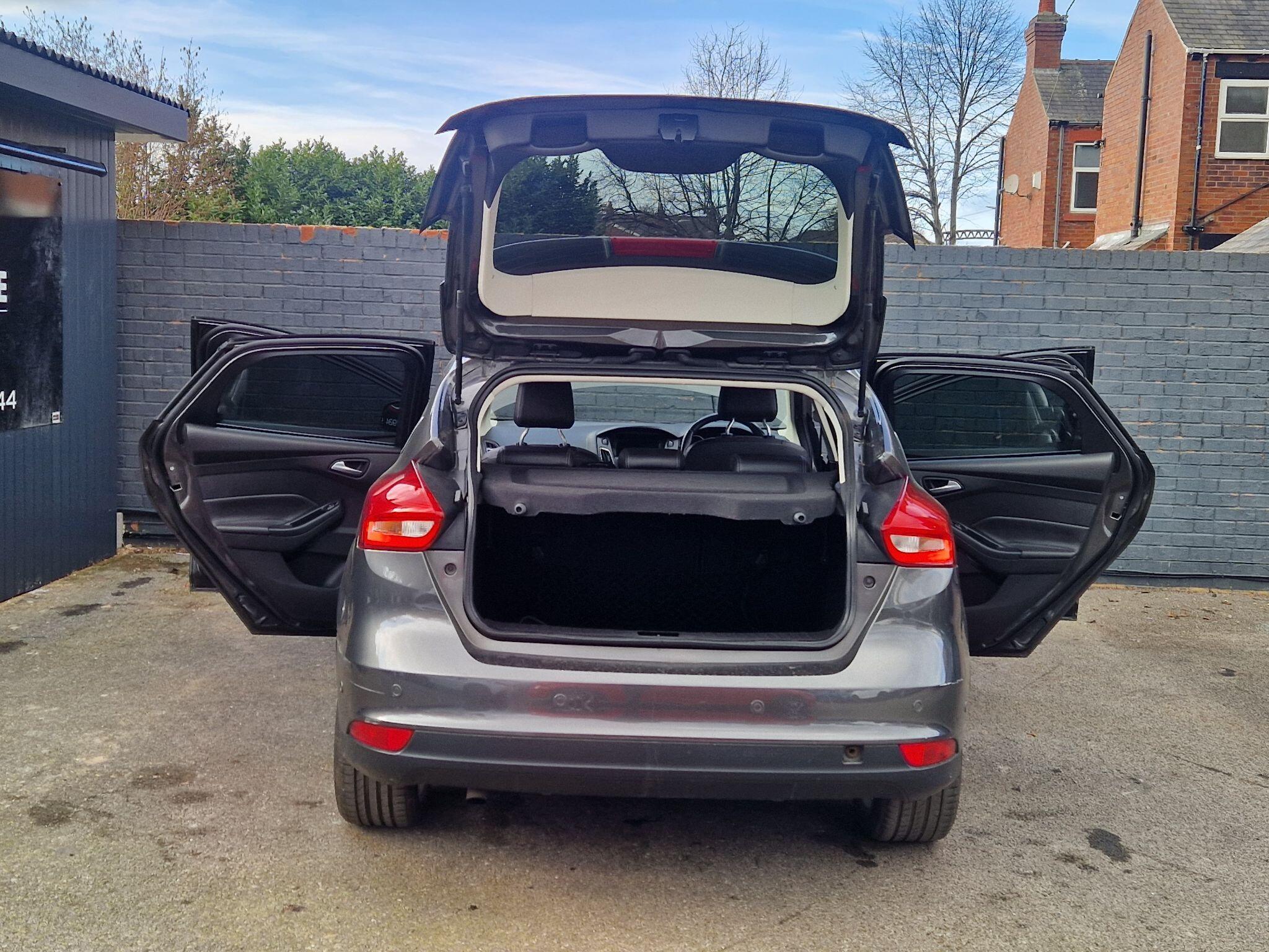 Ford Focus - Image 20