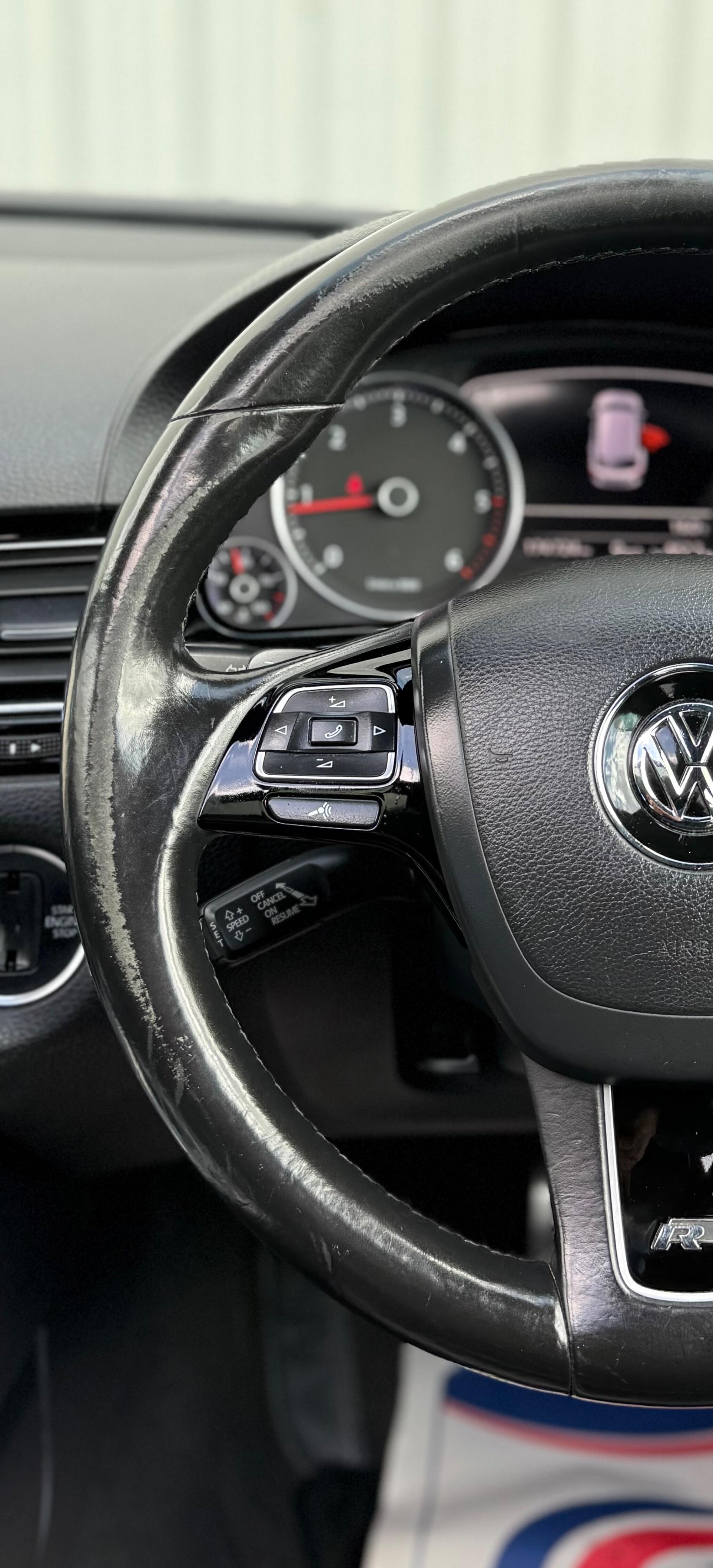 Volkswagen Touareg - Image 38