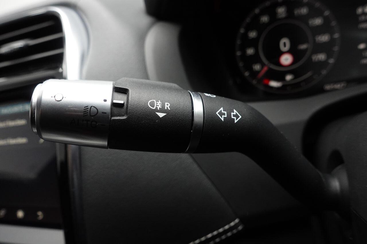 Jaguar XE - Image 37