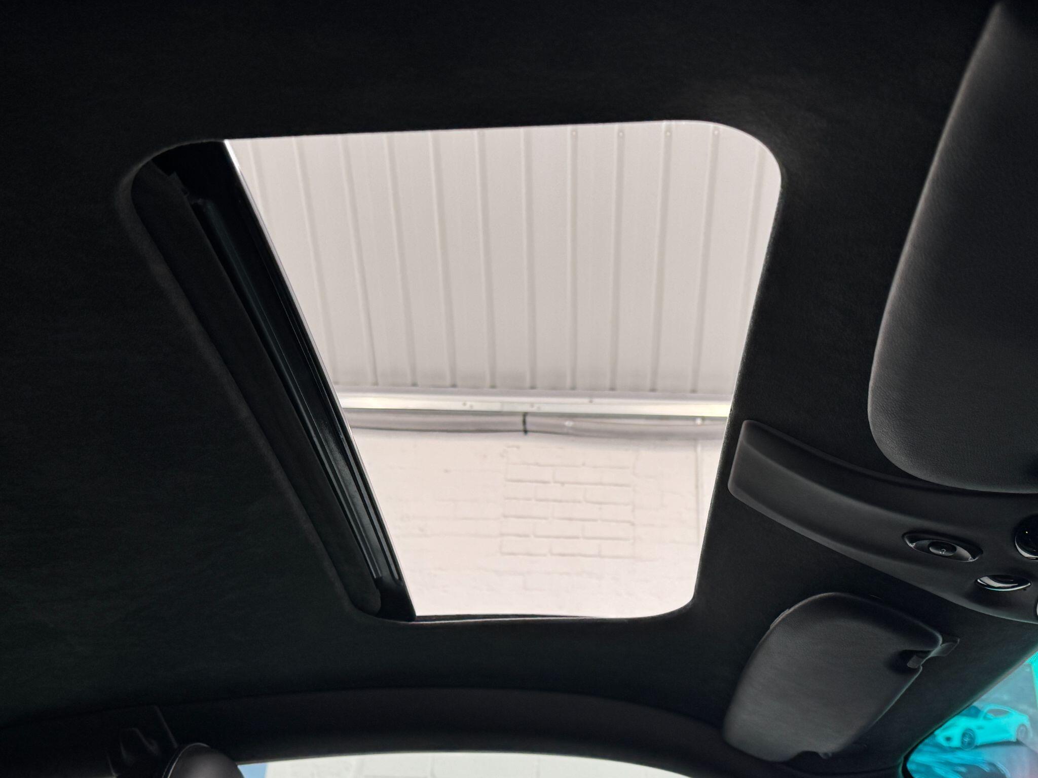 Porsche 911 - Image 21