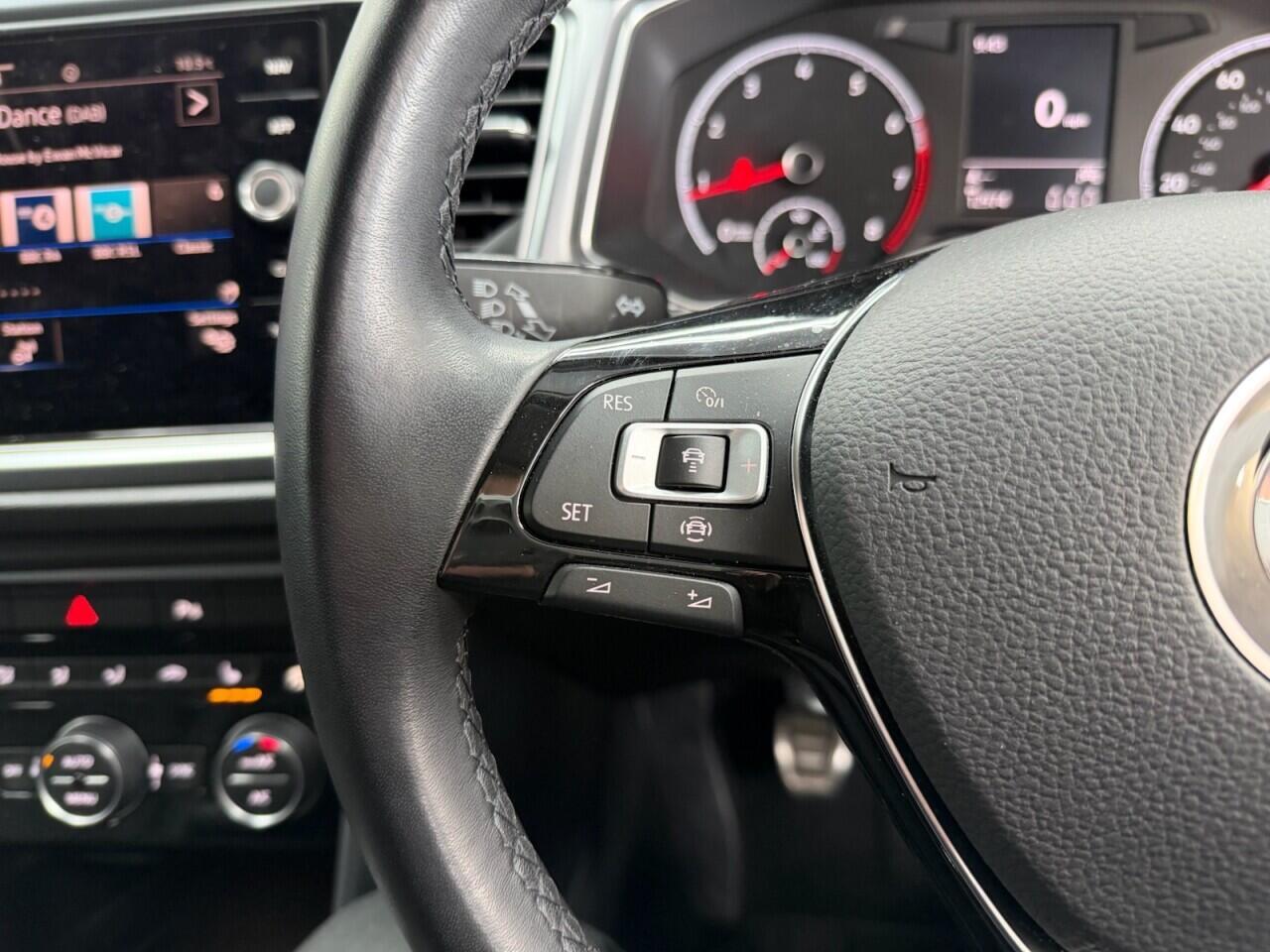 Volkswagen T-Roc - Image 28