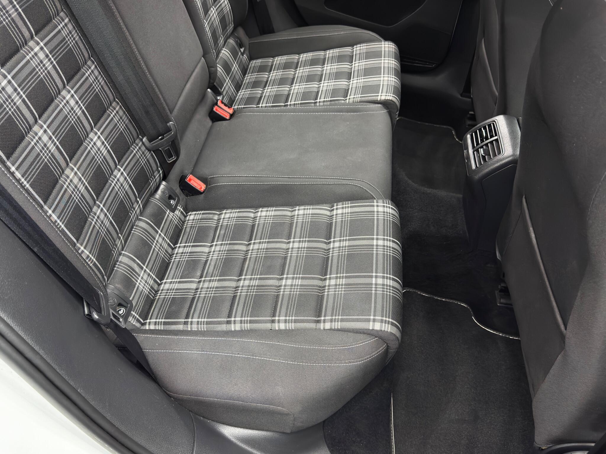 Volkswagen Golf - Image 16
