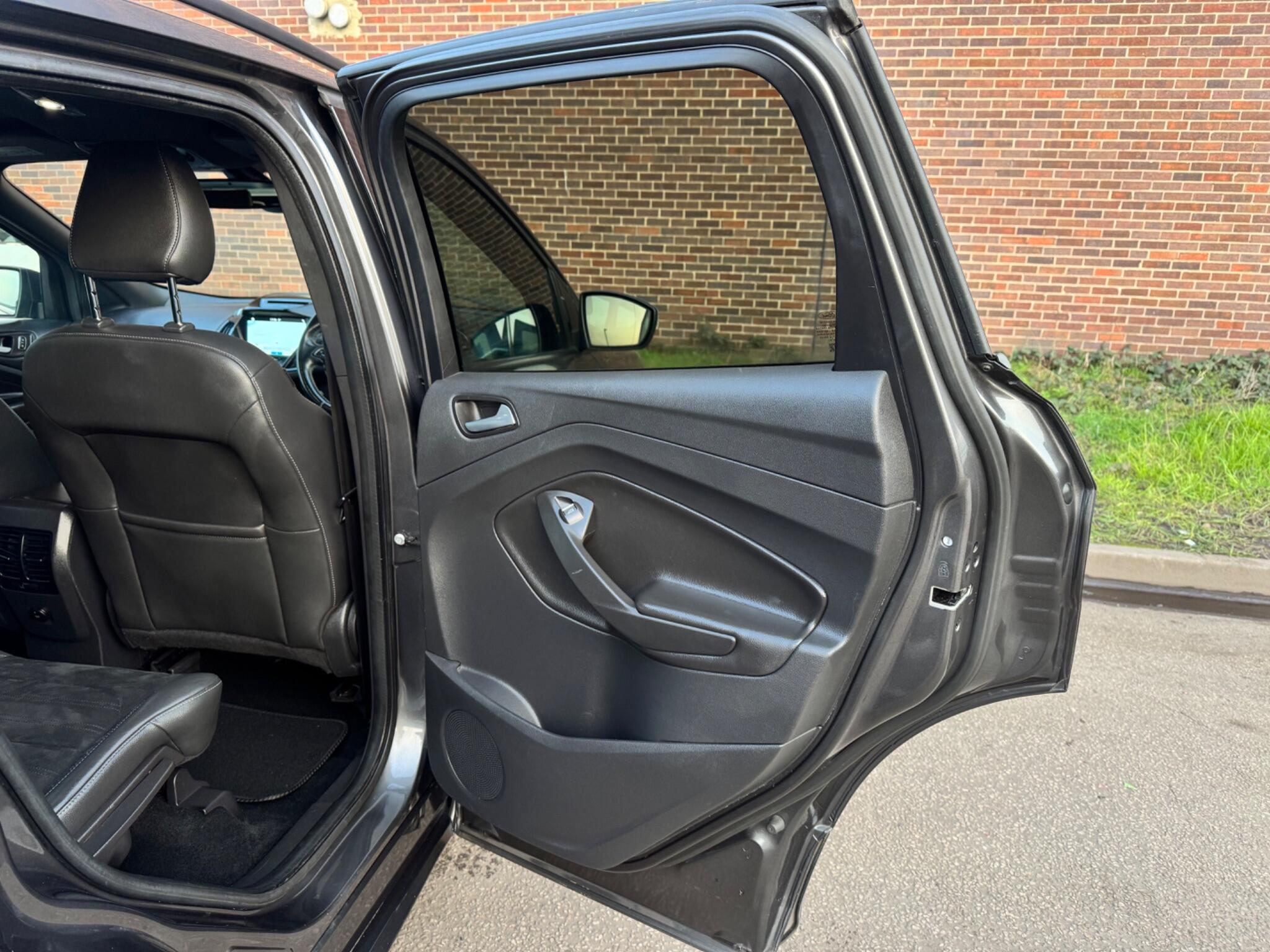 Ford Kuga - Image 29