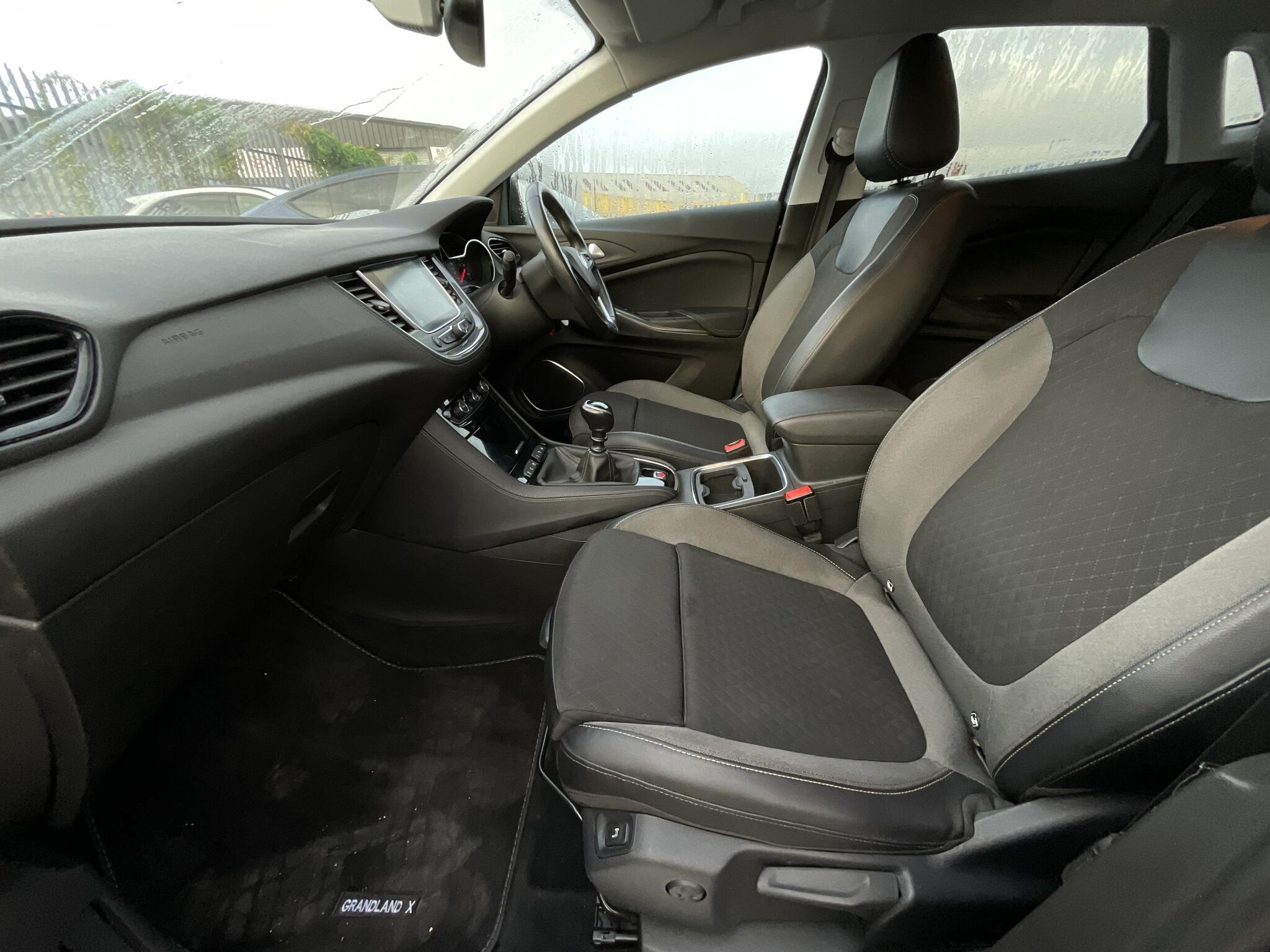 Vauxhall Grandland X - Image 18