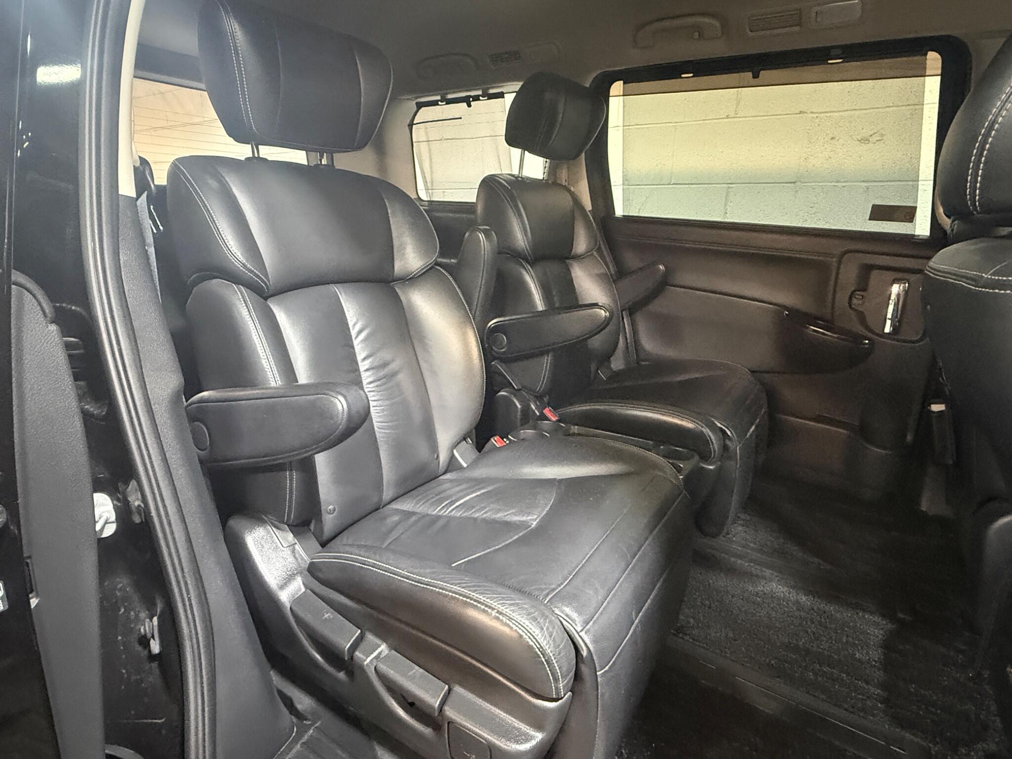 Nissan Elgrand - Image 11