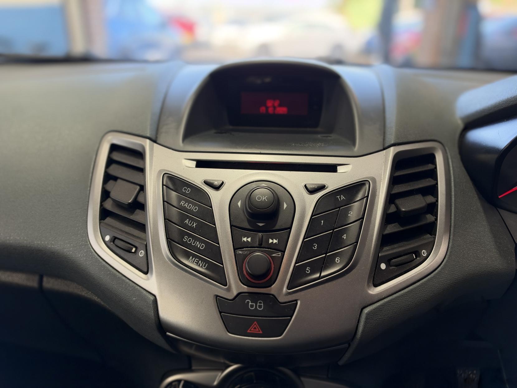 Ford Fiesta - Image 12