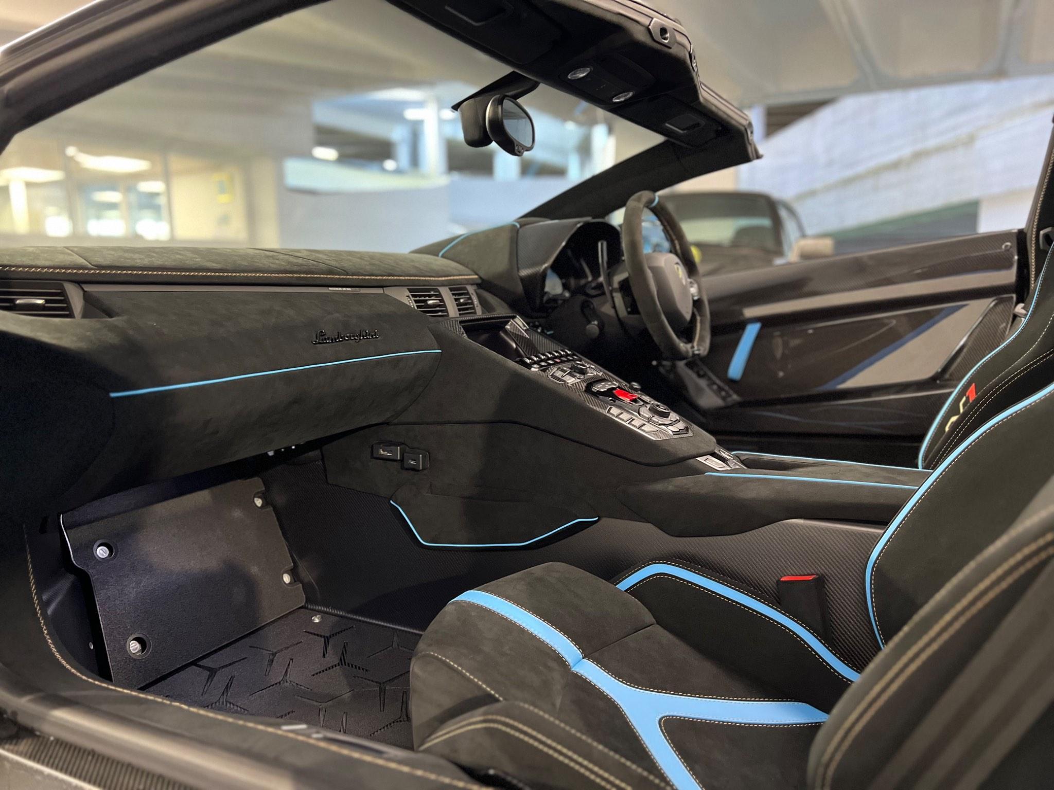Lamborghini Aventador - Image 11