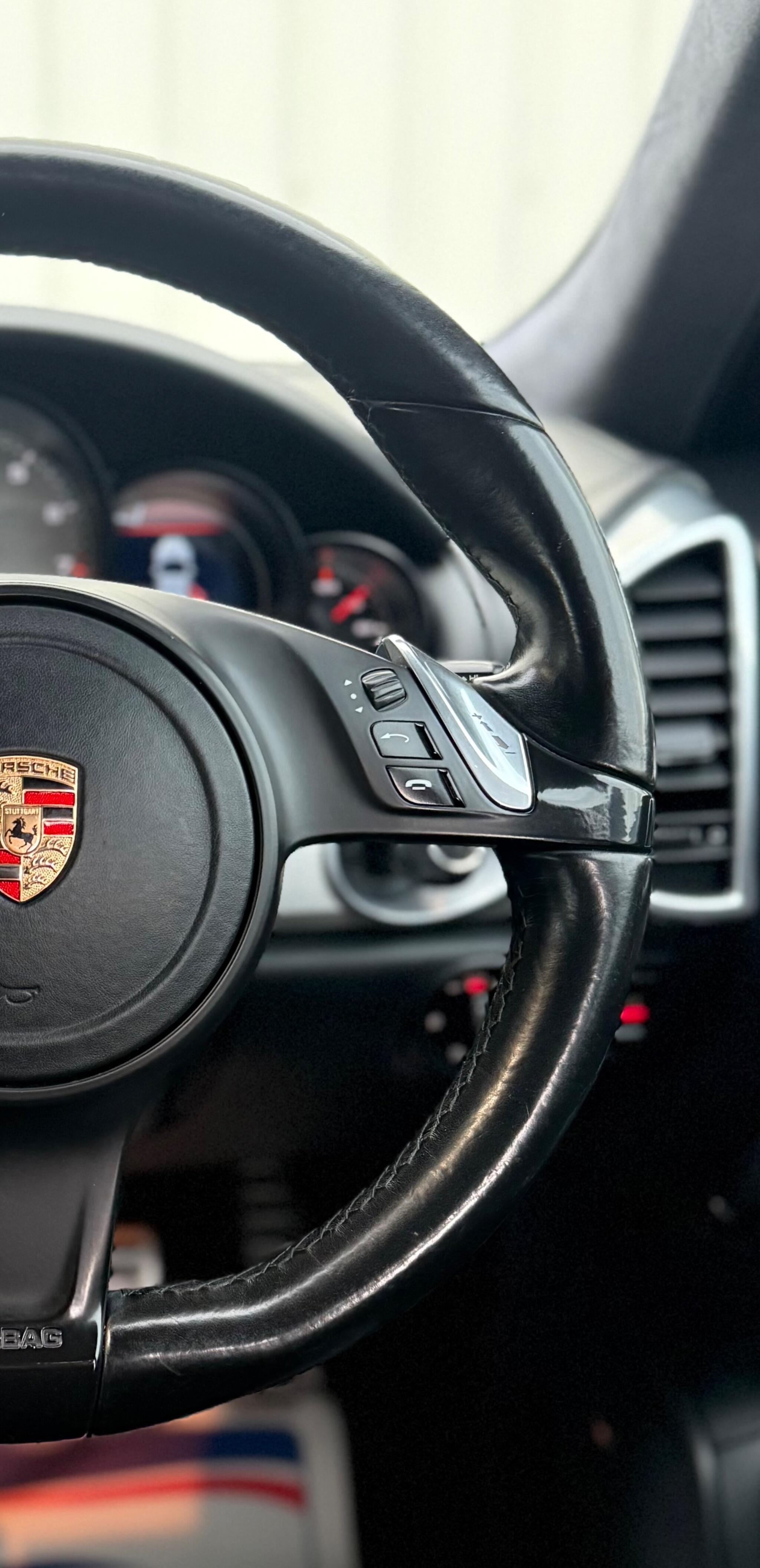 Porsche Cayenne - Image 37