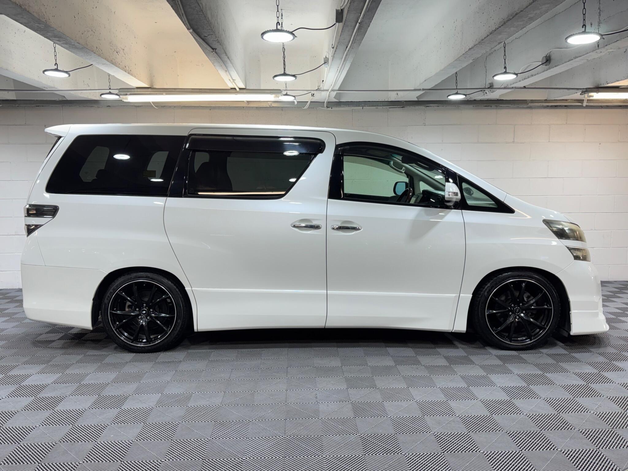 Toyota Vellfire - Image 5