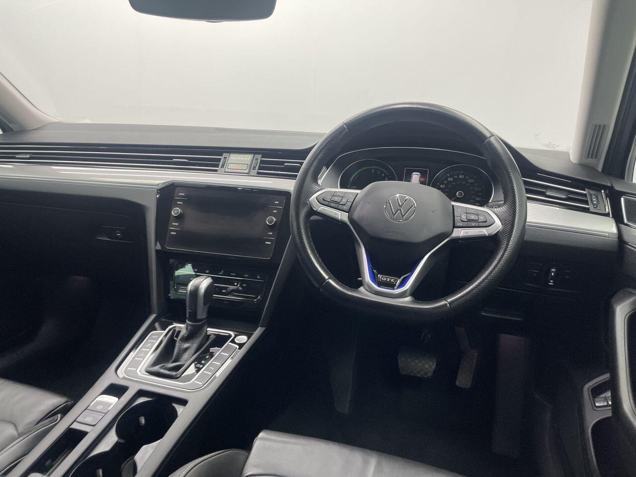 Volkswagen Passat - Image 32