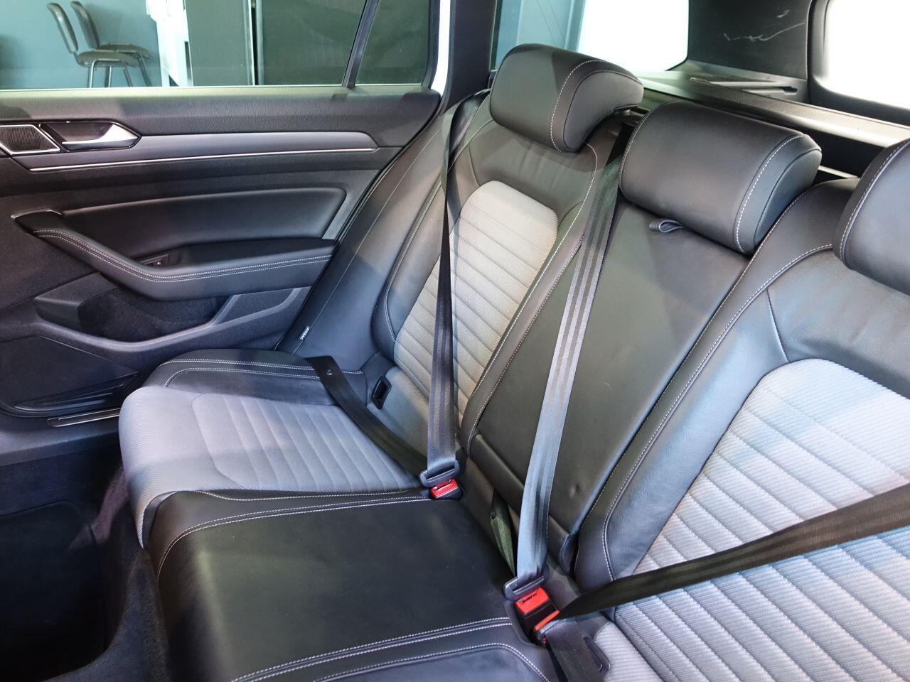 Volkswagen Passat - Image 24