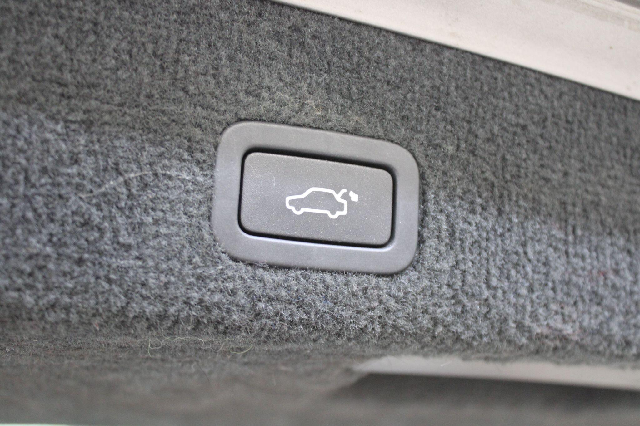 Volvo XC70 - Image 17