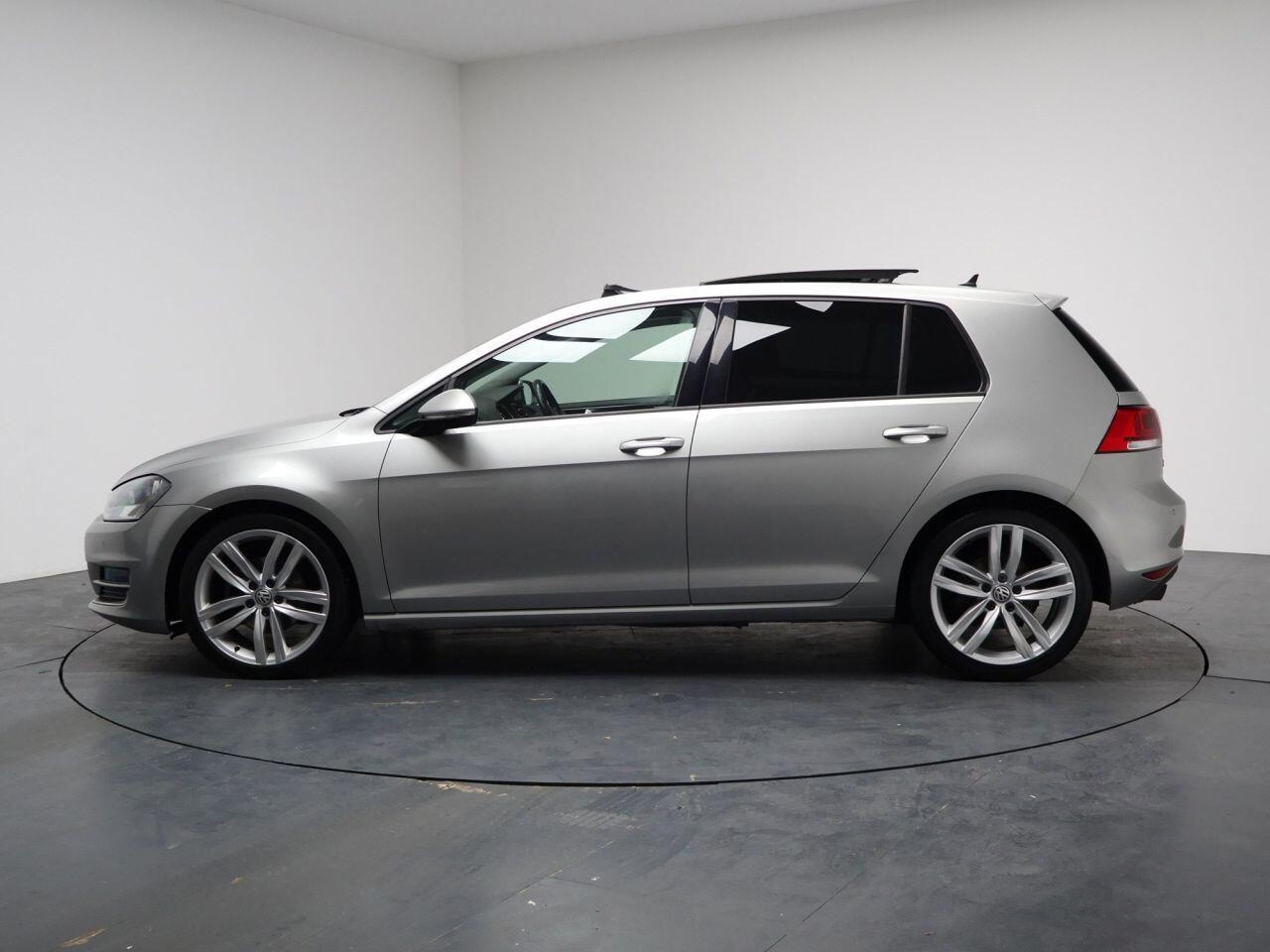 Volkswagen Golf - Image 11