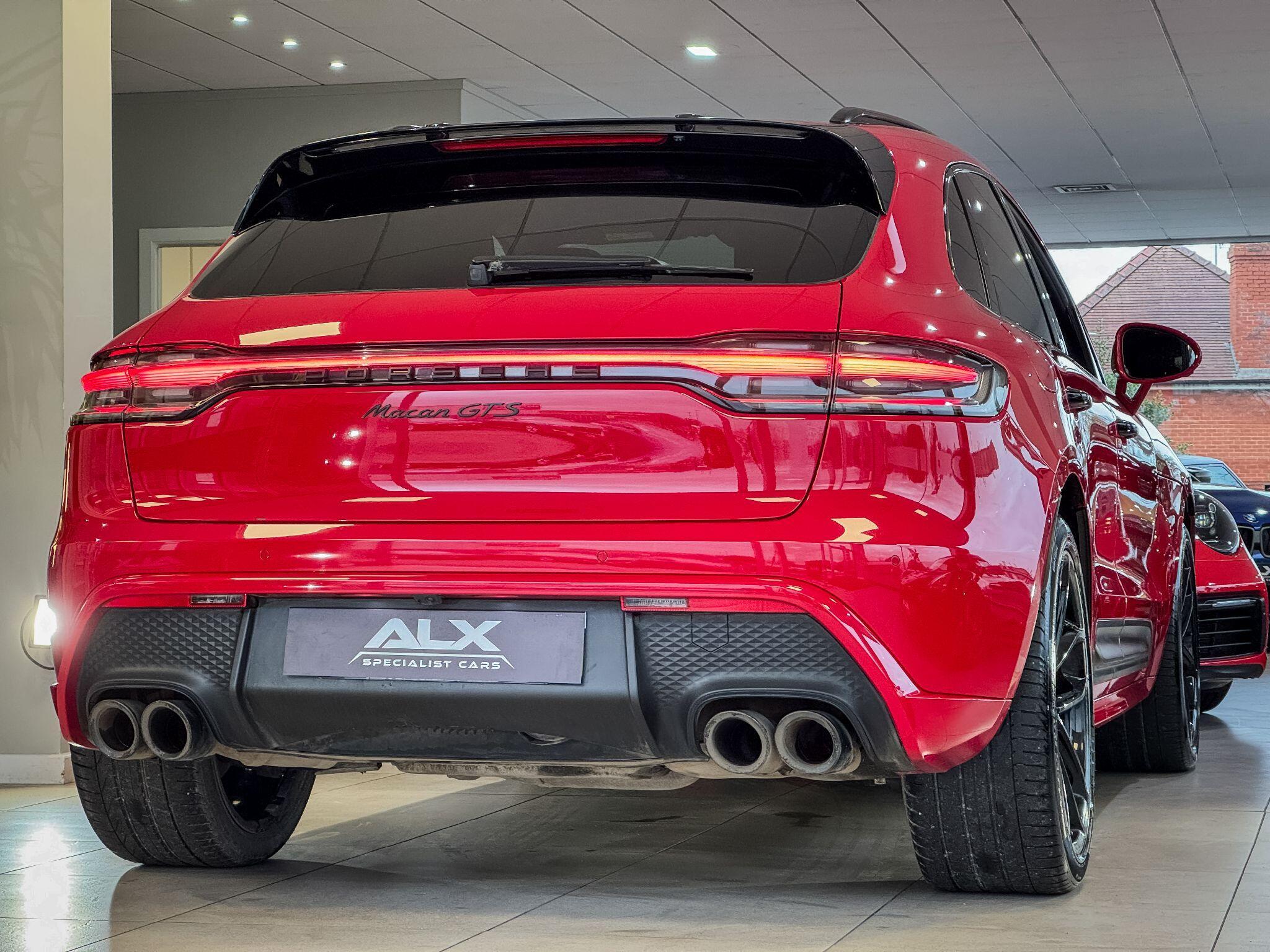 Porsche Macan - Image 21