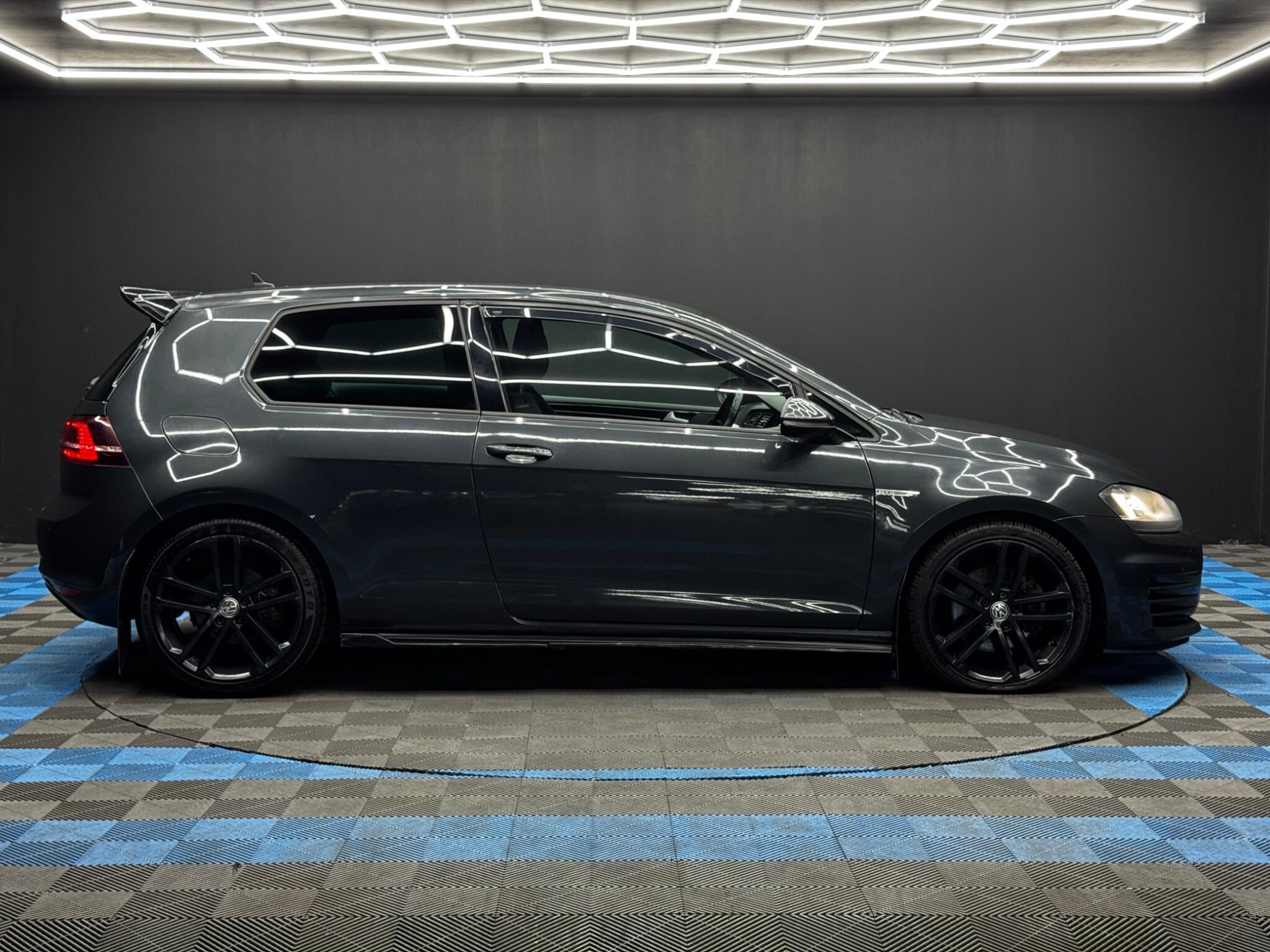 Volkswagen Golf - Image 4
