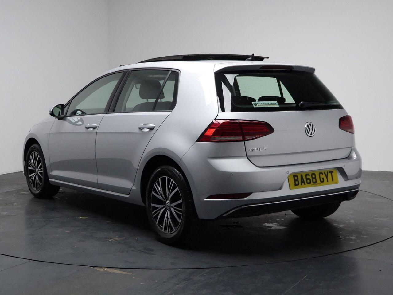 Volkswagen Golf - Image 9