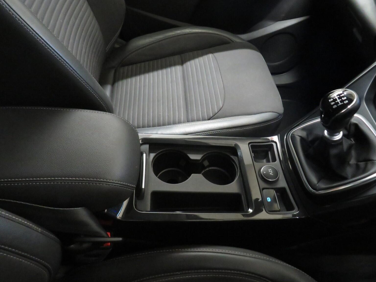 Ford Kuga - Image 19