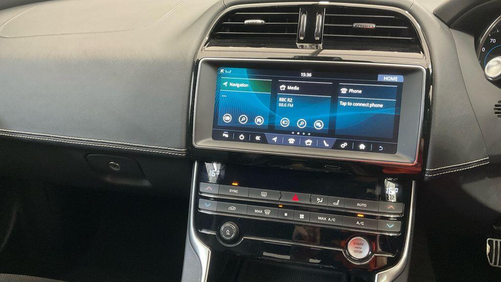 Jaguar XE - Image 2
