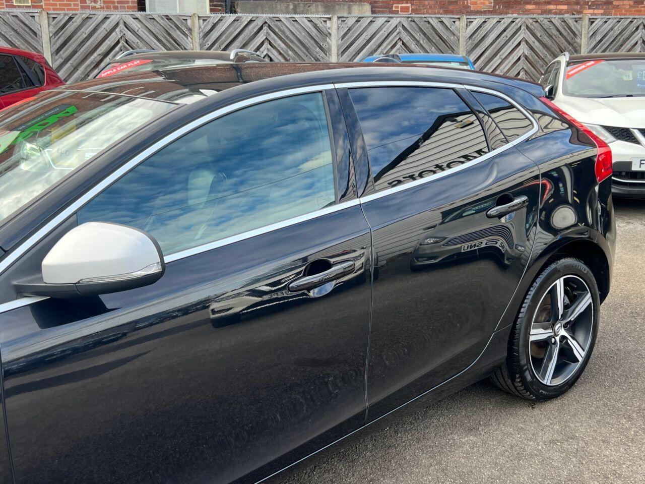 Volvo V40 - Image 13