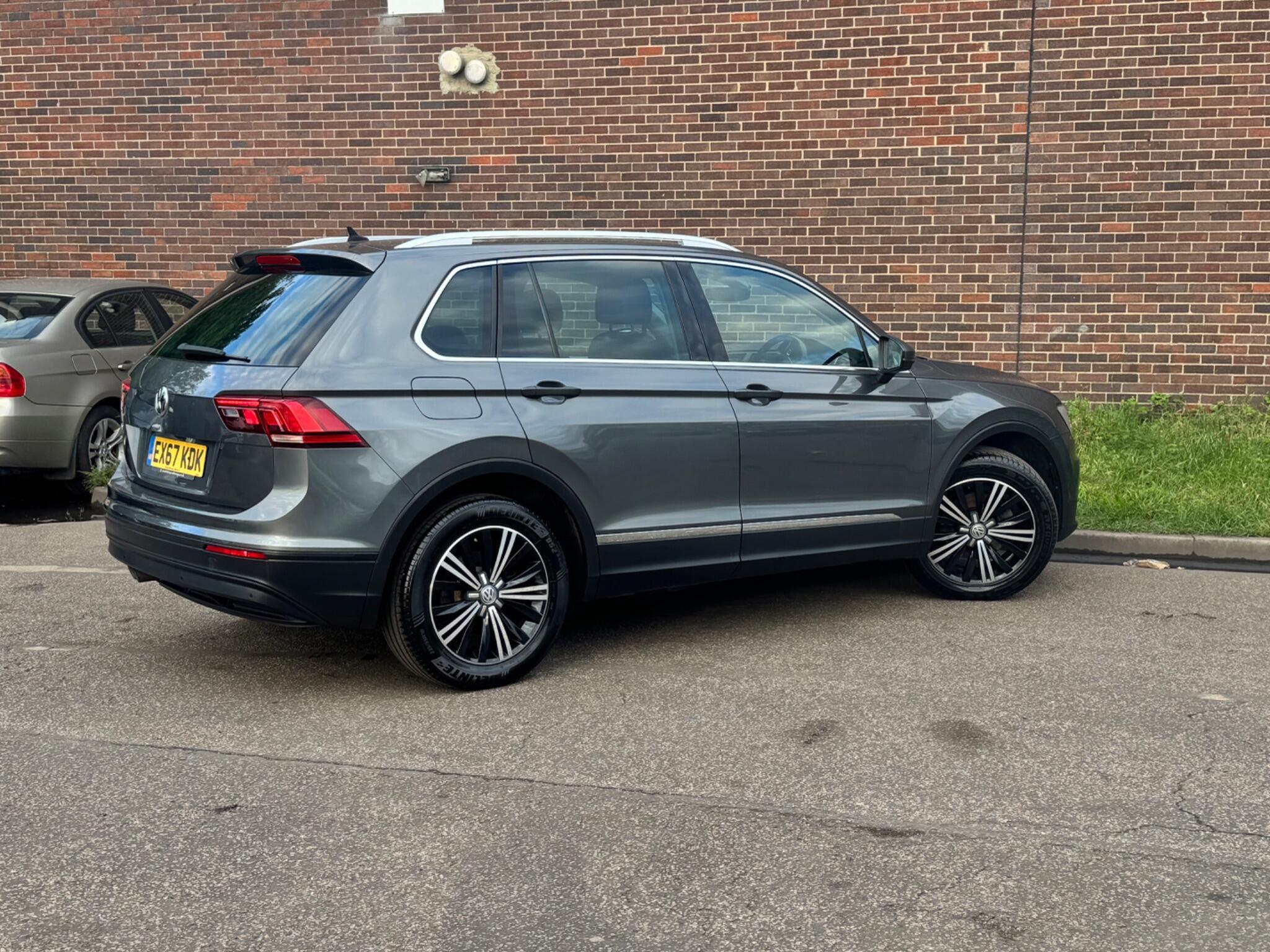 Volkswagen Tiguan - Image 12