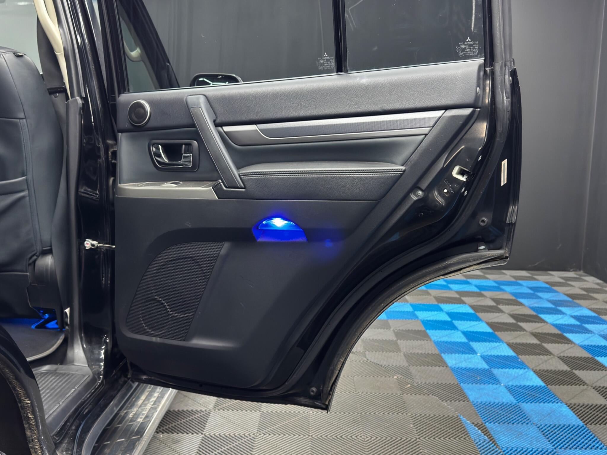 Mitsubishi Shogun - Image 40