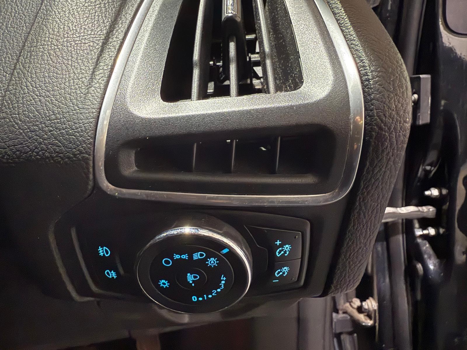 Ford Focus - Image 45