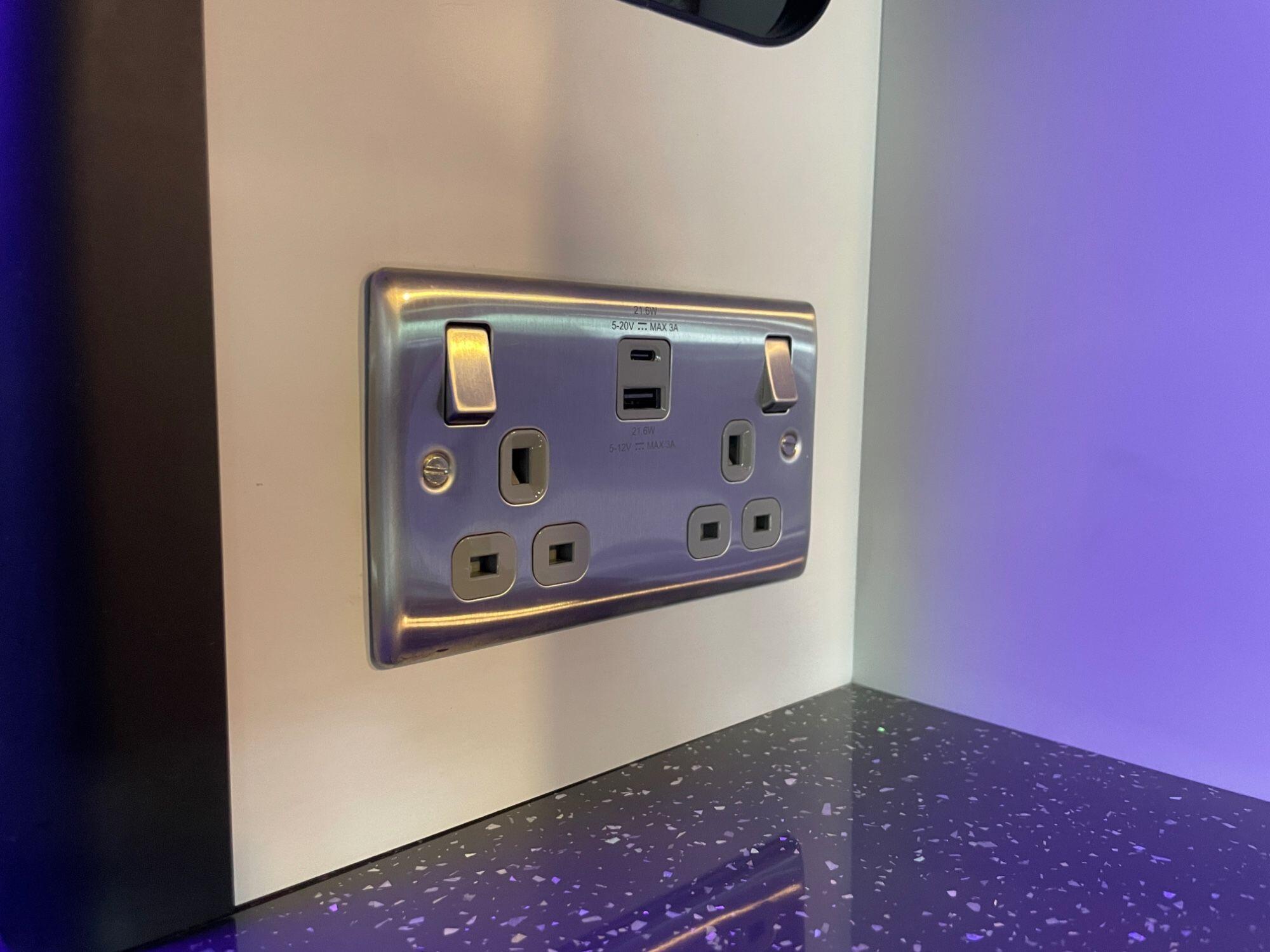 Volkswagen Transporter - Image 26