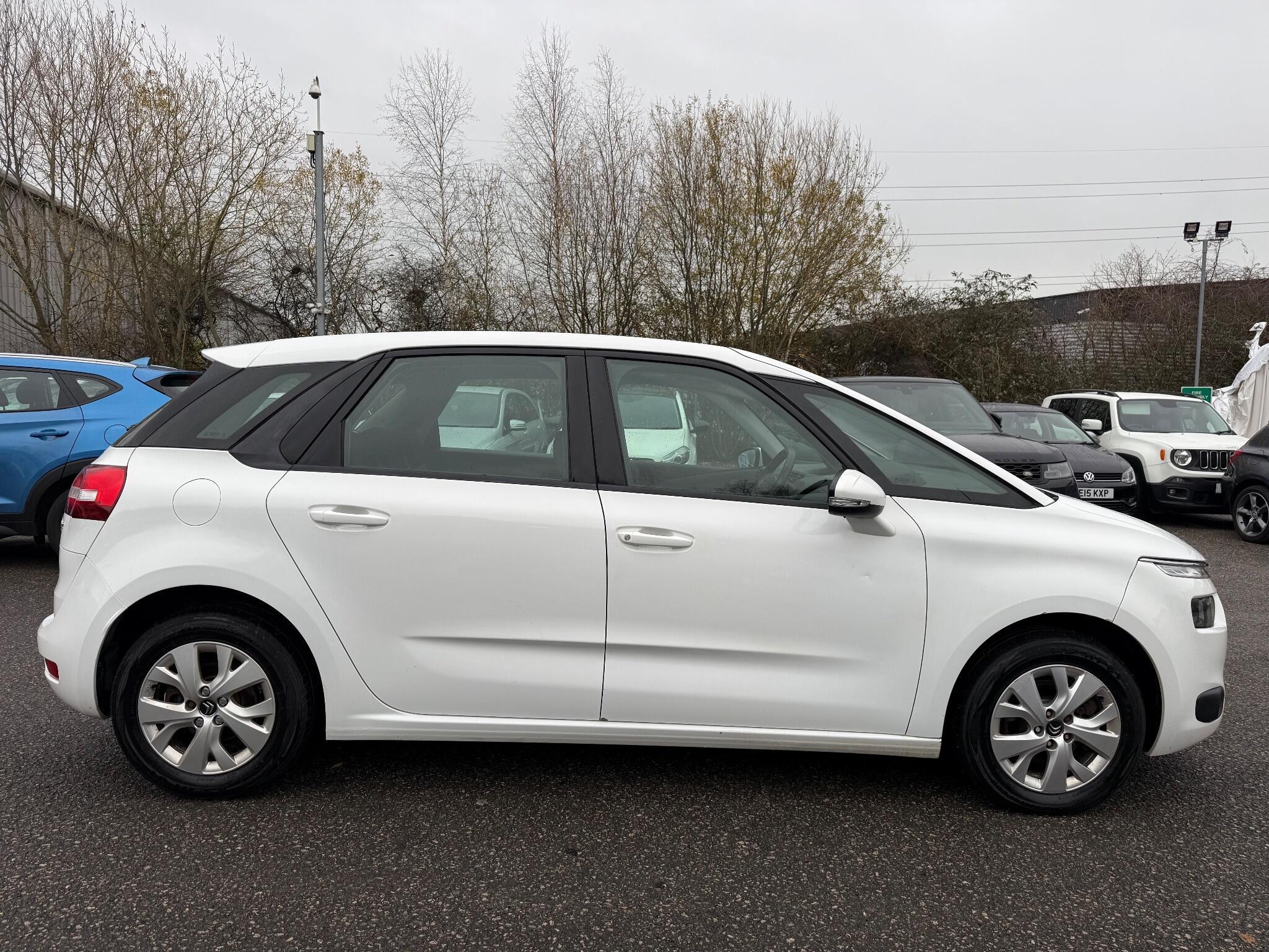 Citroen C4 Picasso - Image 18