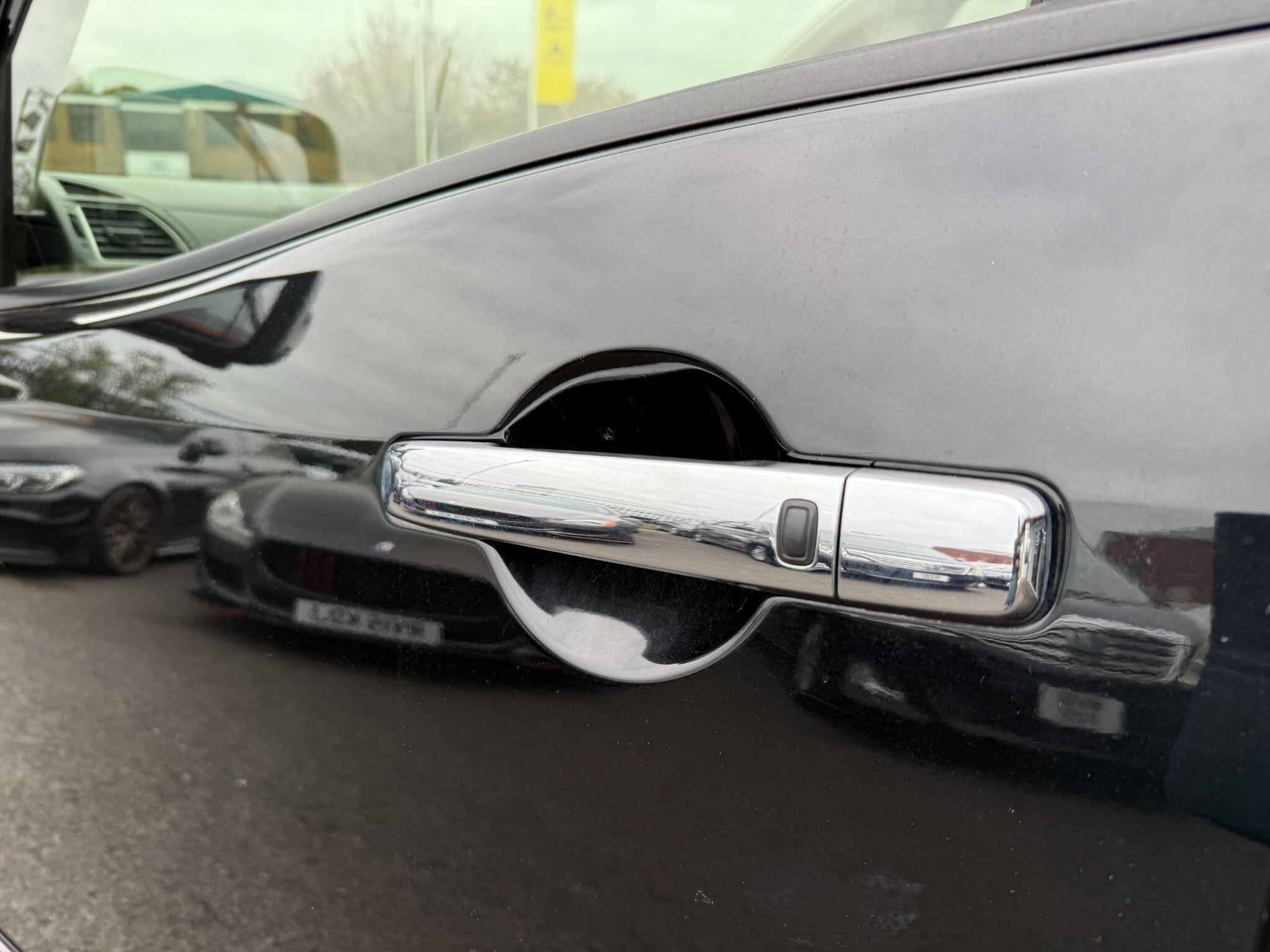 Nissan Serena - Image 16