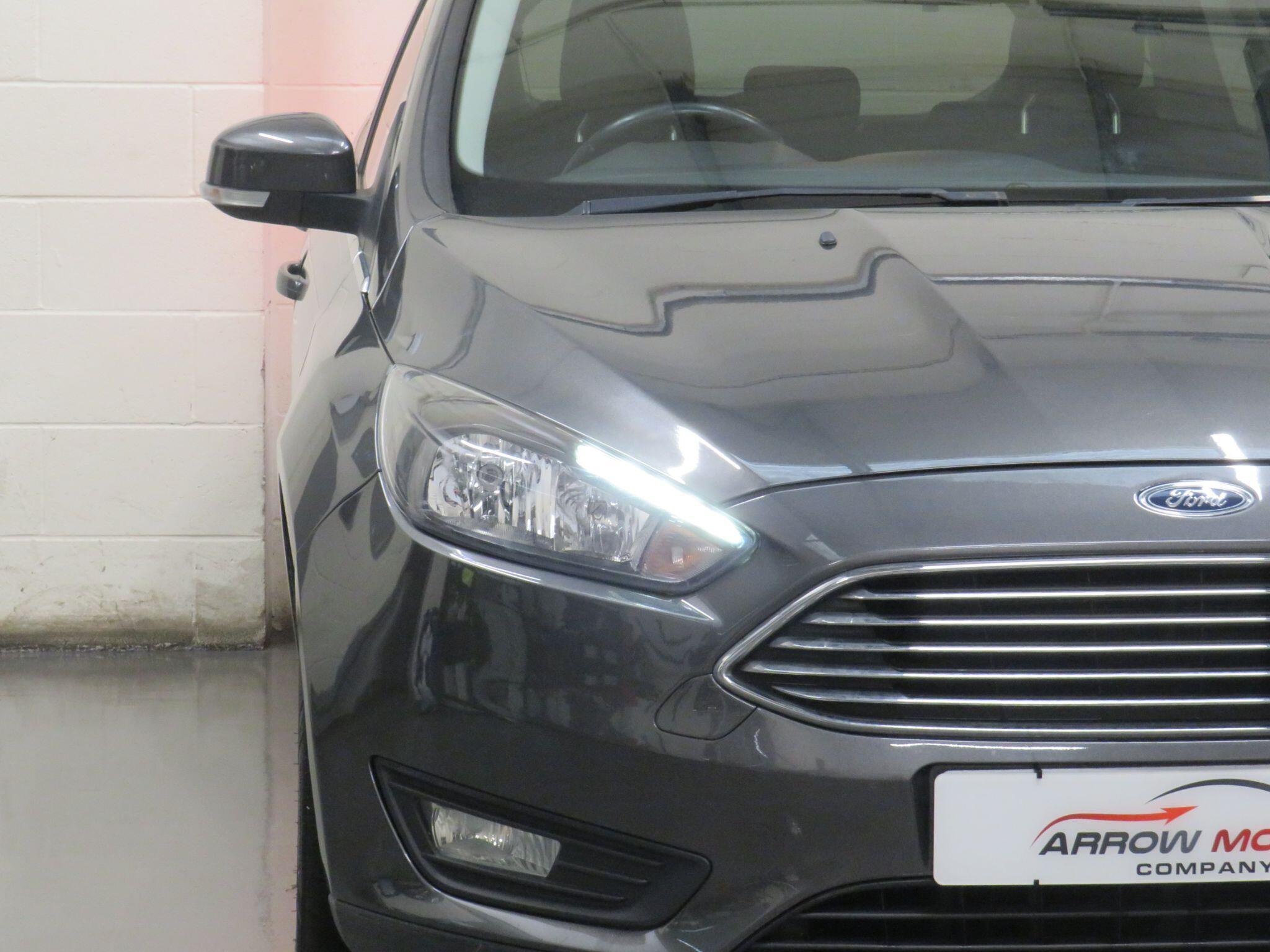 Ford Focus - Image 11