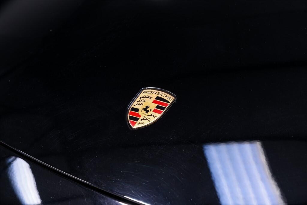 Porsche Taycan - Image 14