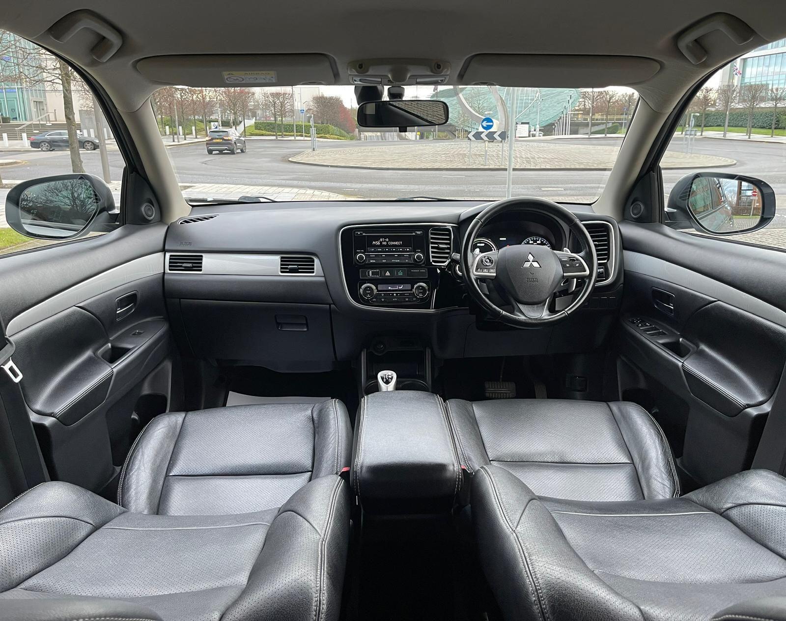 Mitsubishi Outlander - Image 15