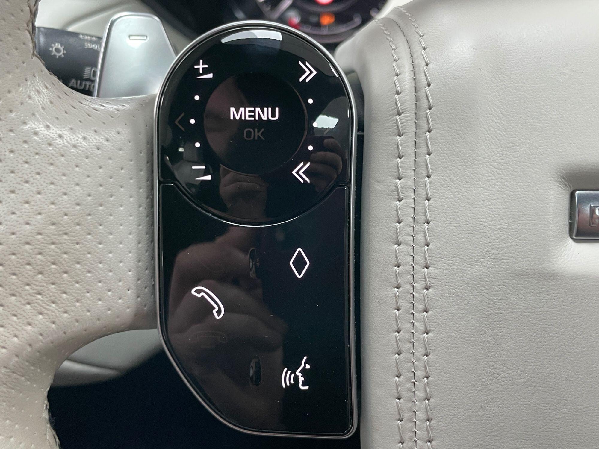 Land Rover Range Rover Velar - Image 38
